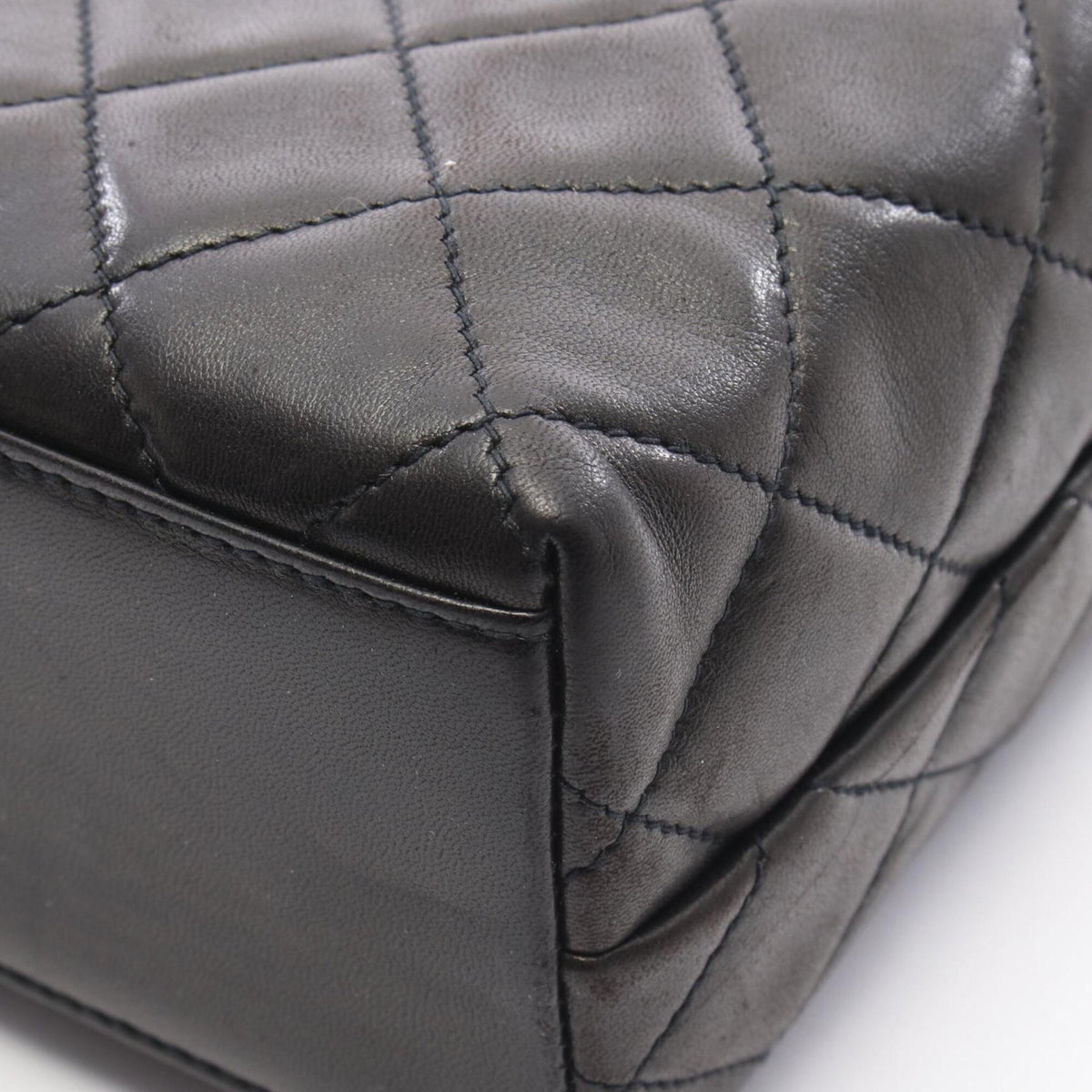 Chanel Black Leather Handbag Shoulder Bag (Pre-Owned)