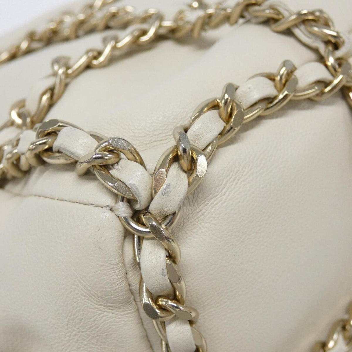 Chanel Ivory Leather Shoulder Bag (Pre-Owned)