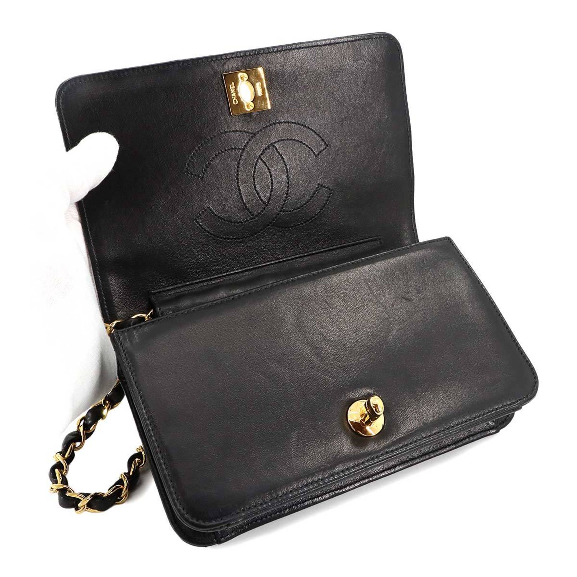 Chanel Black Leather Shoulder Bag (Pre-Owned)