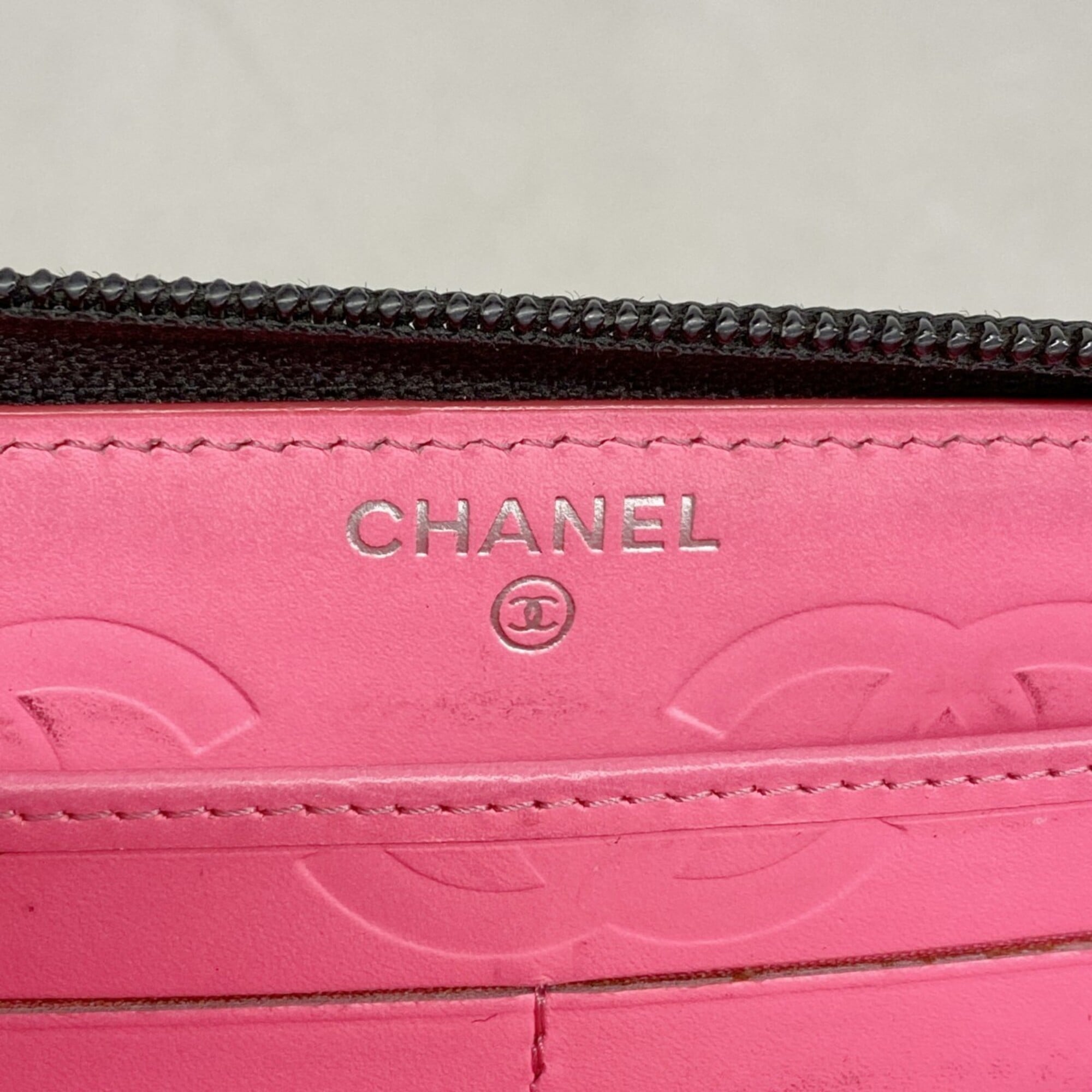 Chanel Black Leather Patent Leather Long Wallet (Bi-Fold) (Pre-Owned)