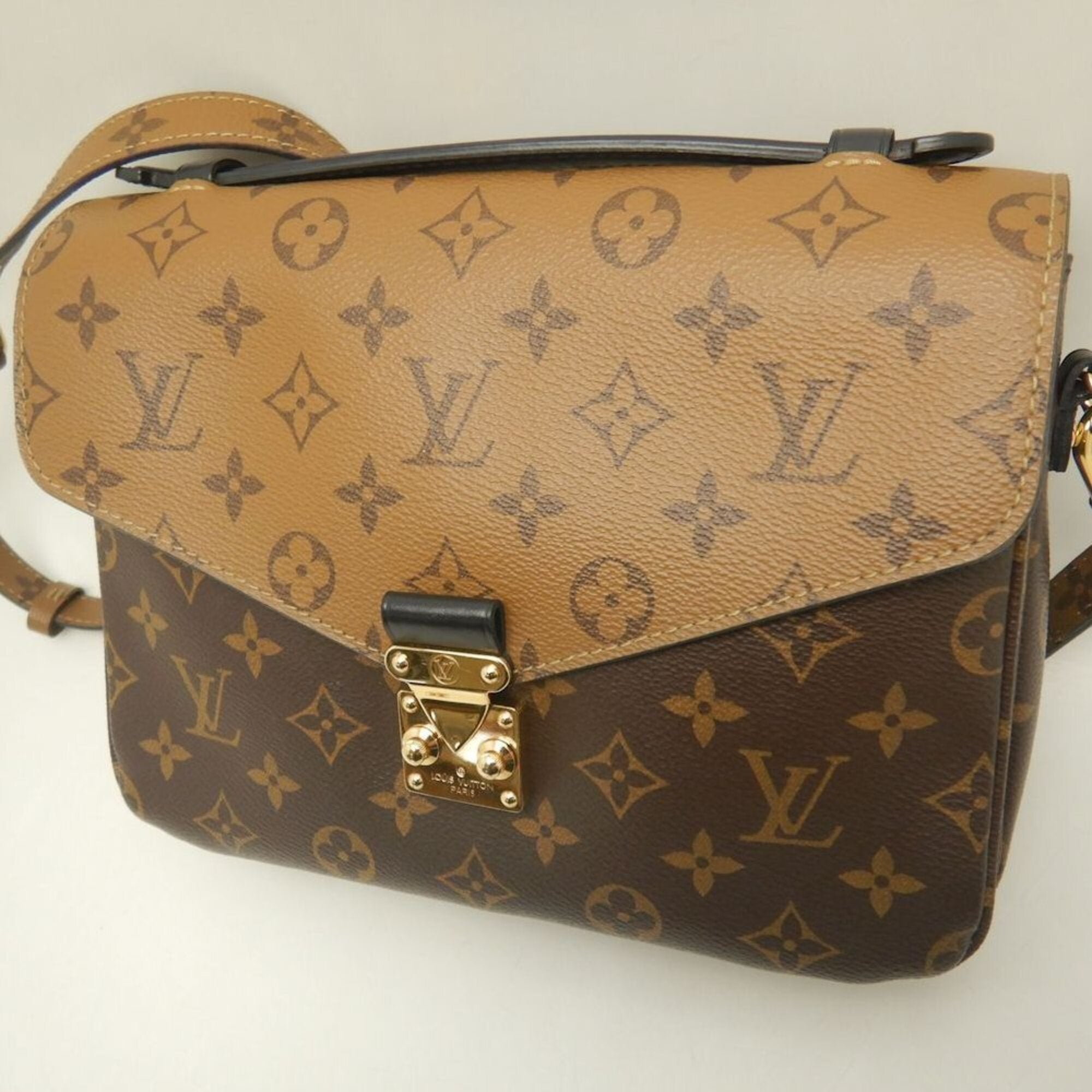 Louis Vuitton Brown Monogram Handbag (Pre-Owned)