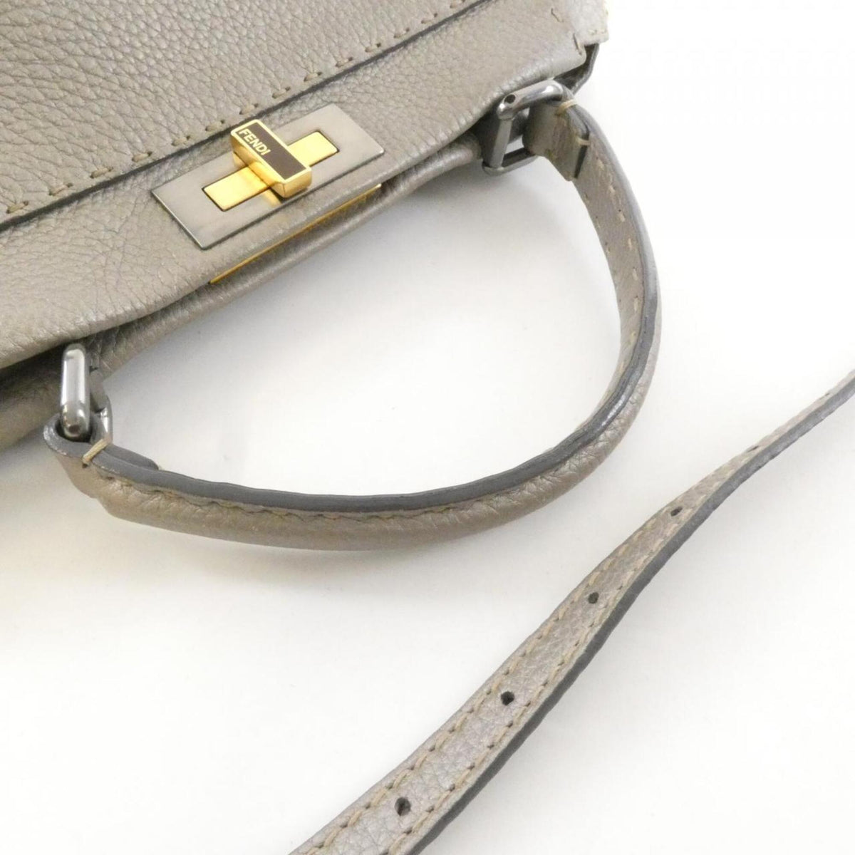 Fendi Silver Leather Handbag (Pre-Owned)