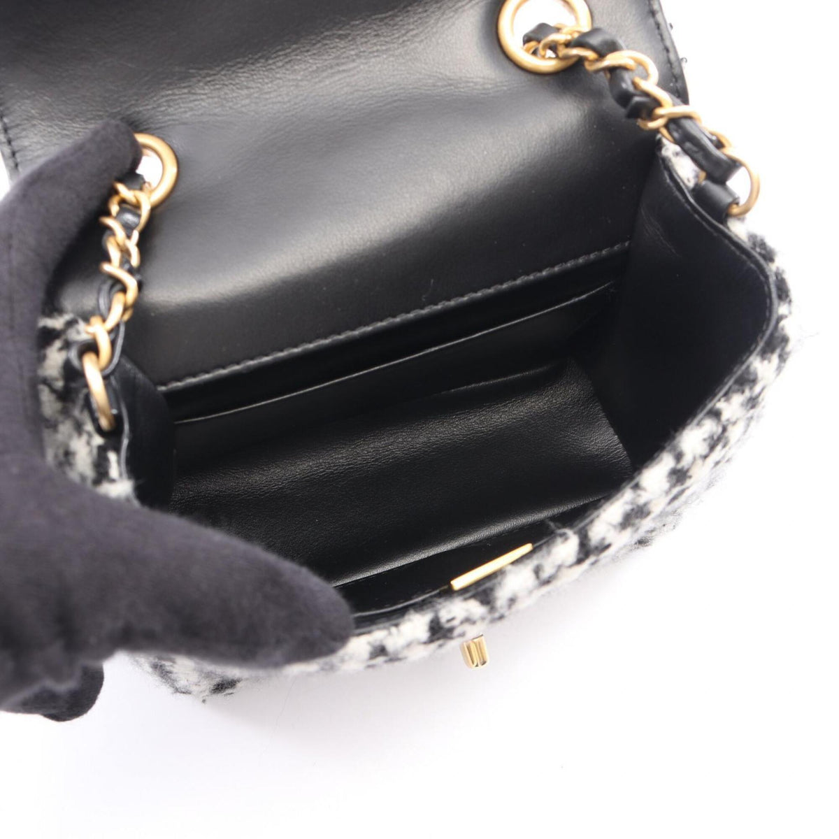 Chanel Black White Fabric Handbag Shoulder Bag (Pre-Owned)