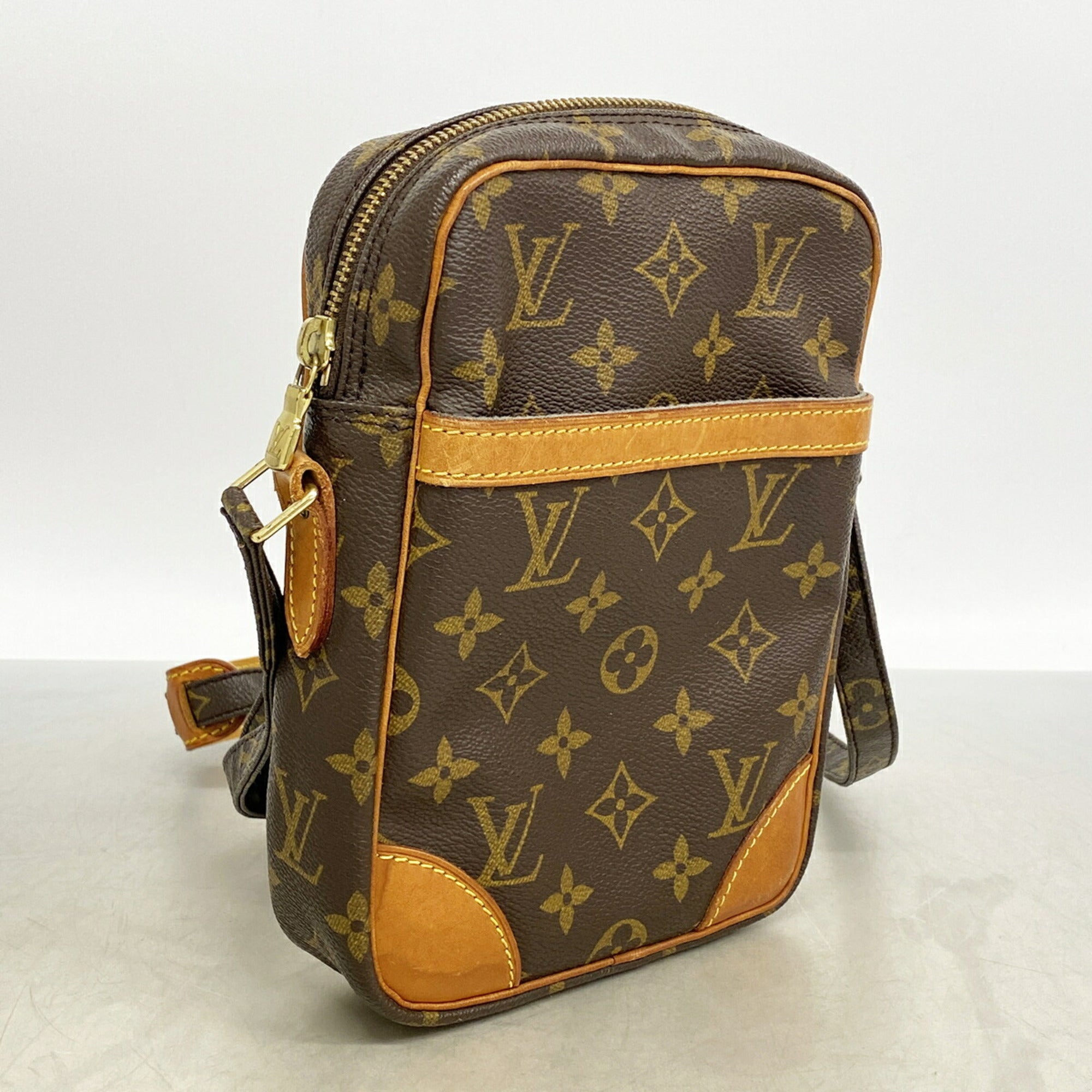 Louis Vuitton Brown Shoulder Bag (Pre-Owned)