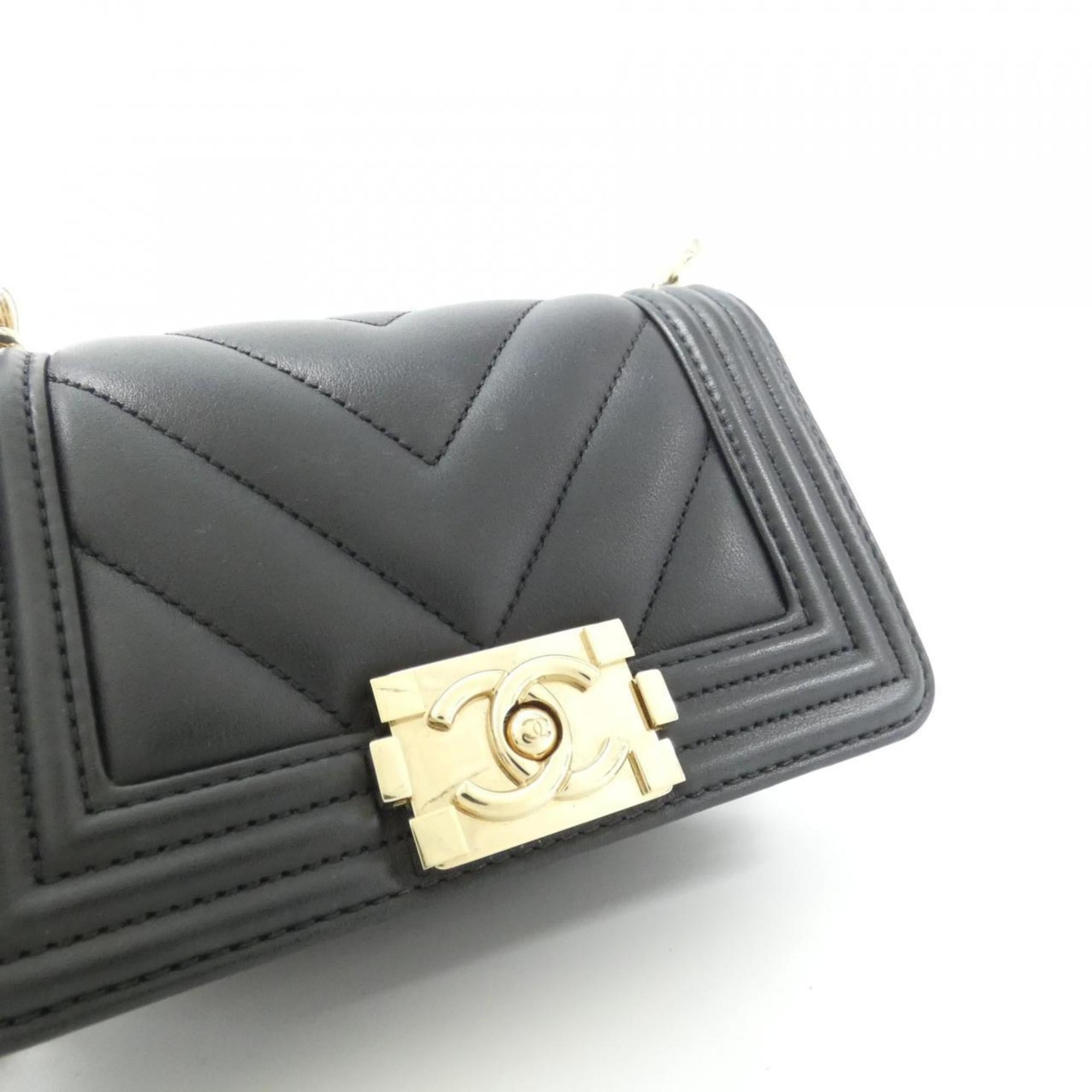 Chanel Boy Chanel Black Leather Shoulder Bag (Pre-Owned)