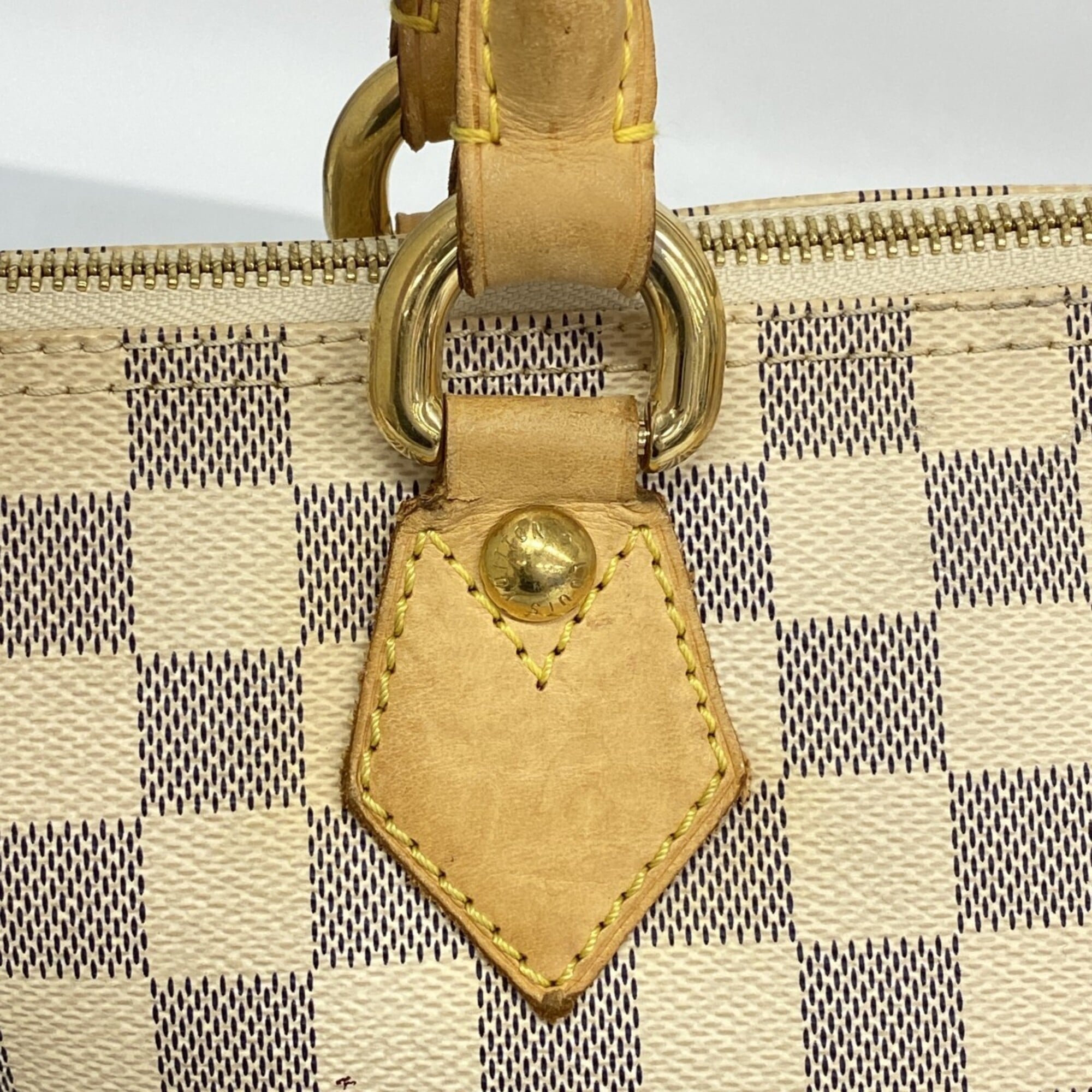 Louis Vuitton White Tote Bag (Pre-Owned)