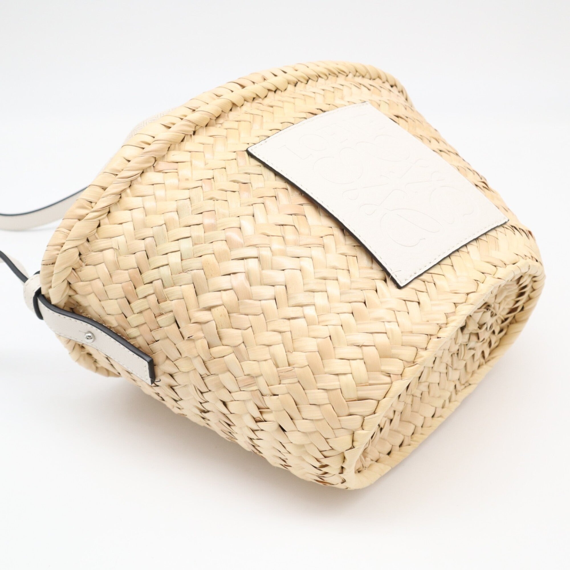 Loewe Beige White Leather Handbag (Pre-Owned)