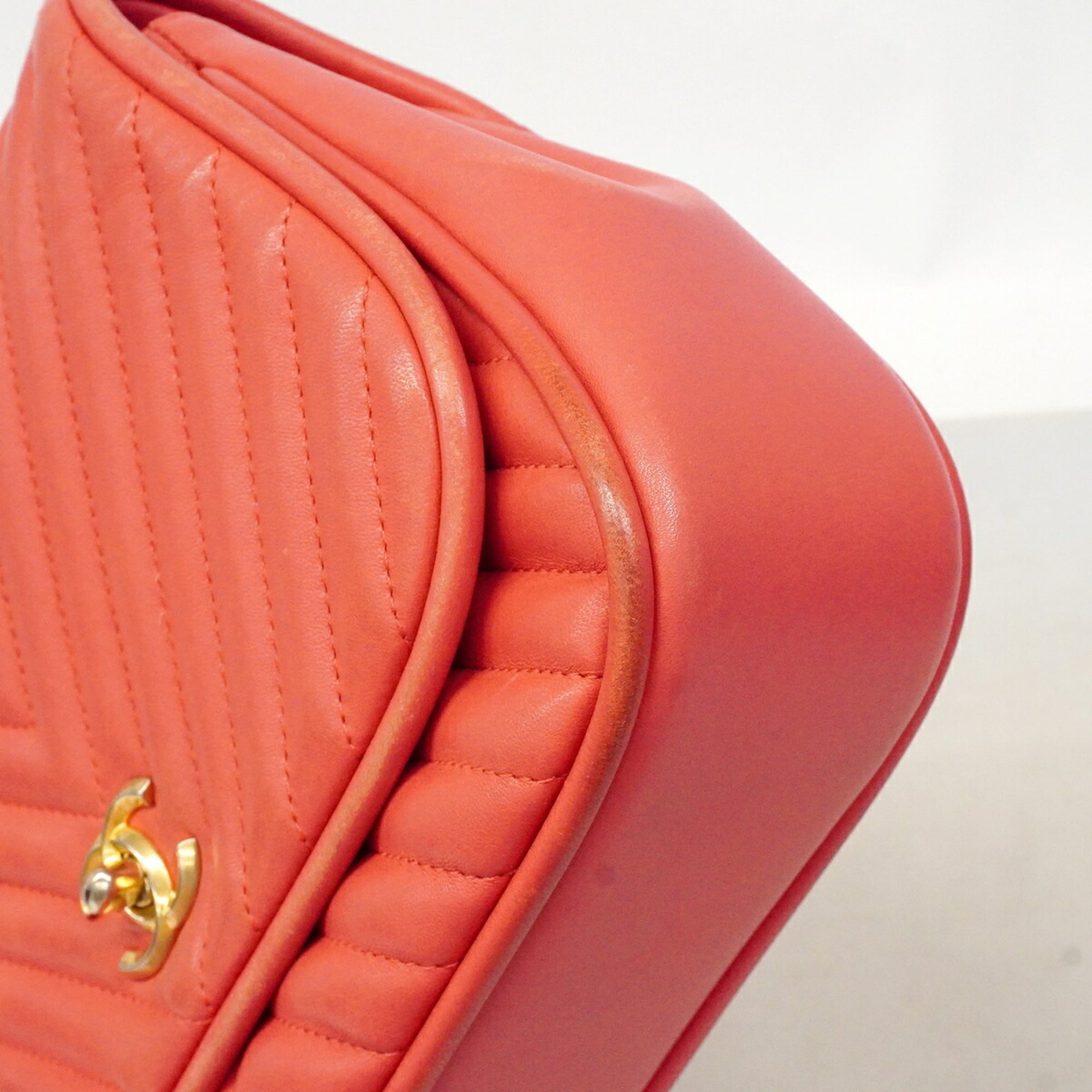 Chanel Pink Leather Handbag (Pre-Owned)