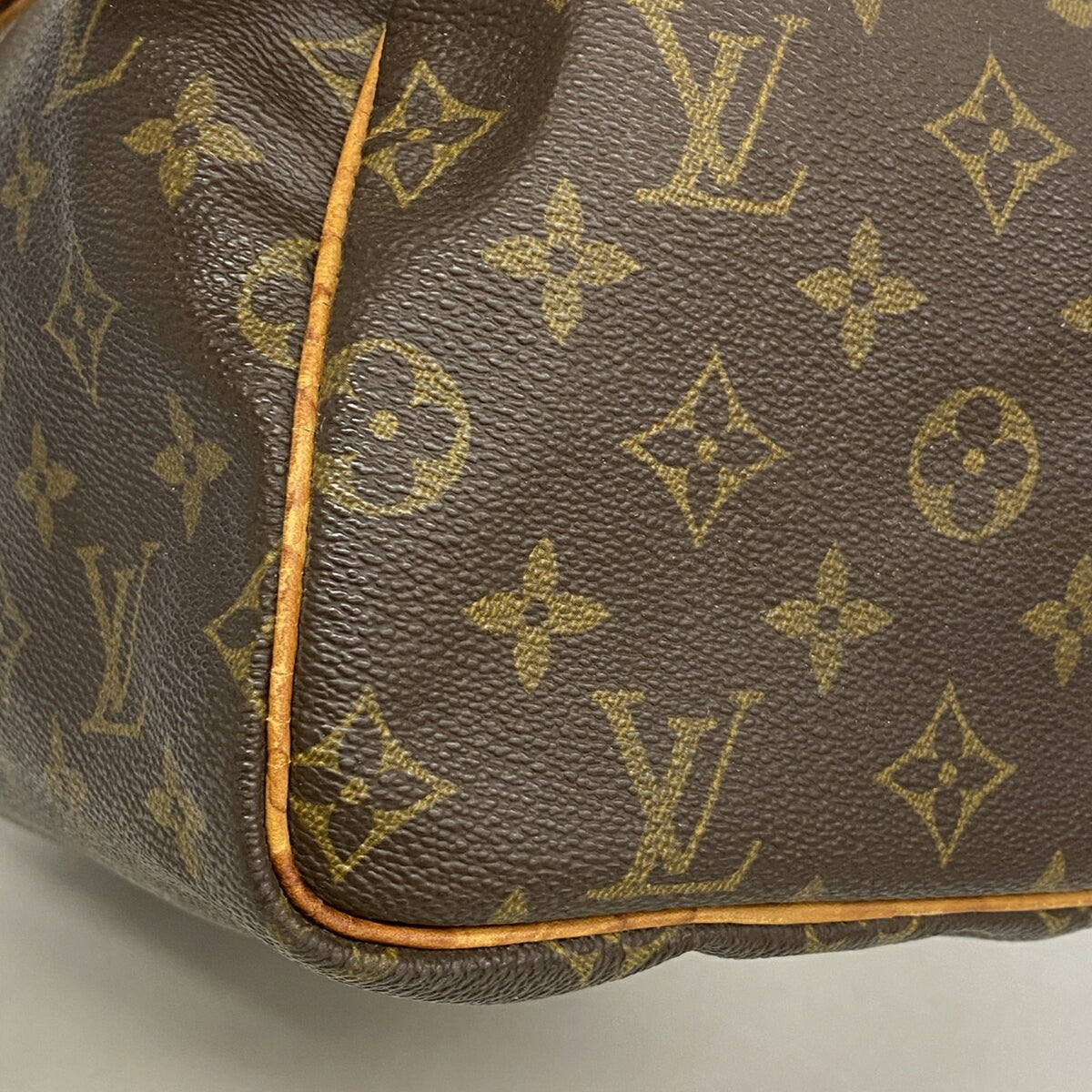 Louis Vuitton Brown Handbag (Pre-Owned)