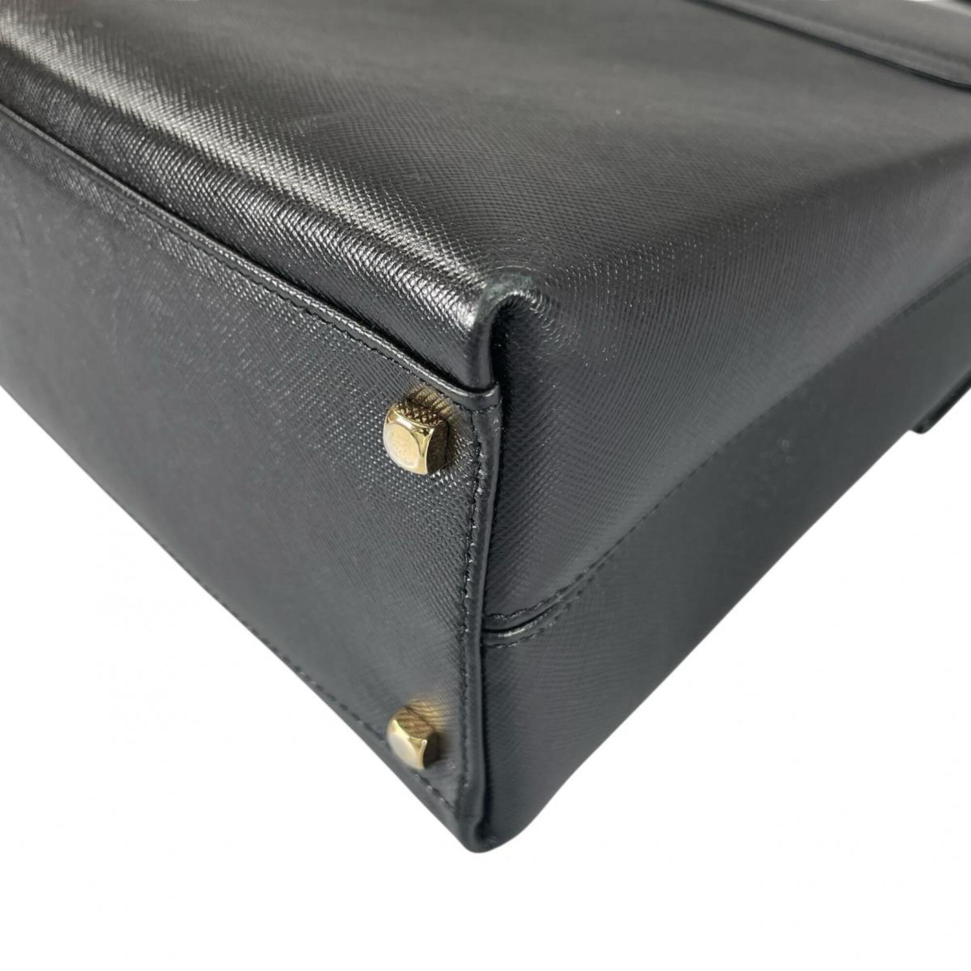 Salvatore Ferragamo Black Leather Handbag Shoulder Bag (Pre-Owned)