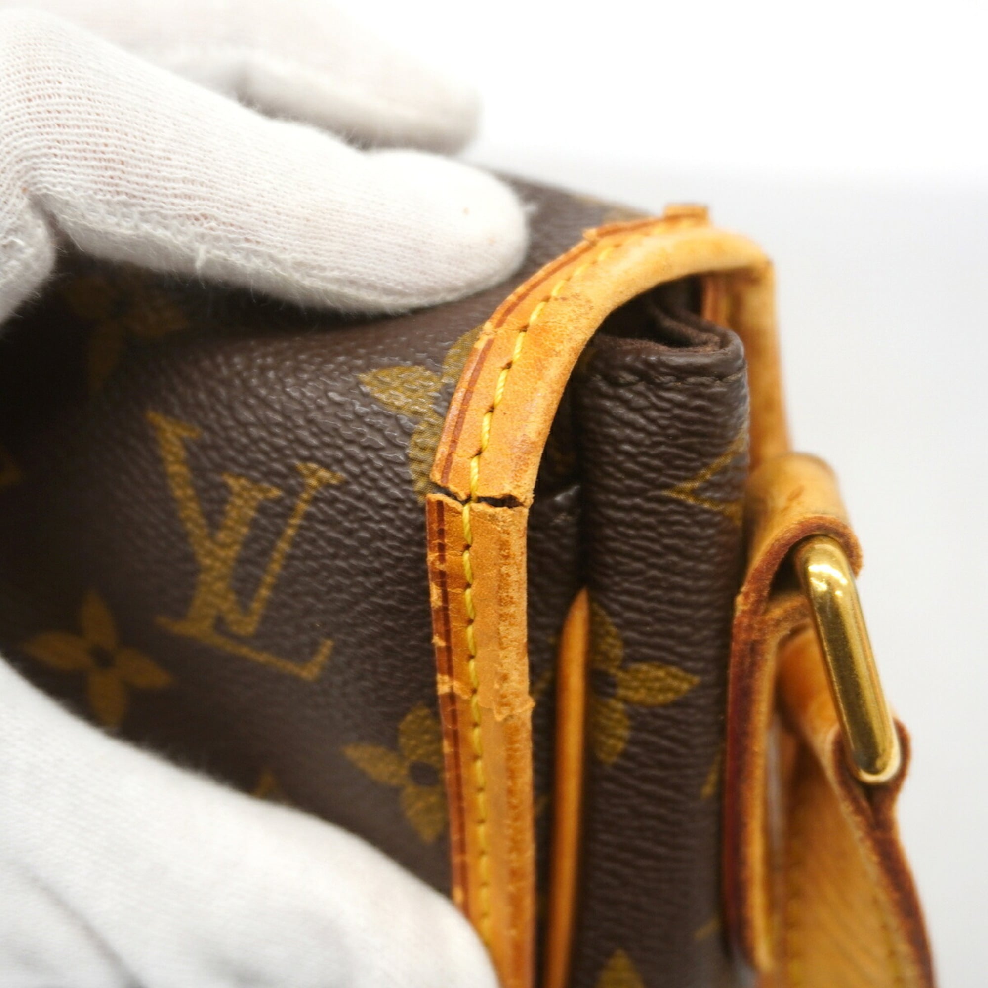 Louis Vuitton Brown Shoulder Bag (Pre-Owned)