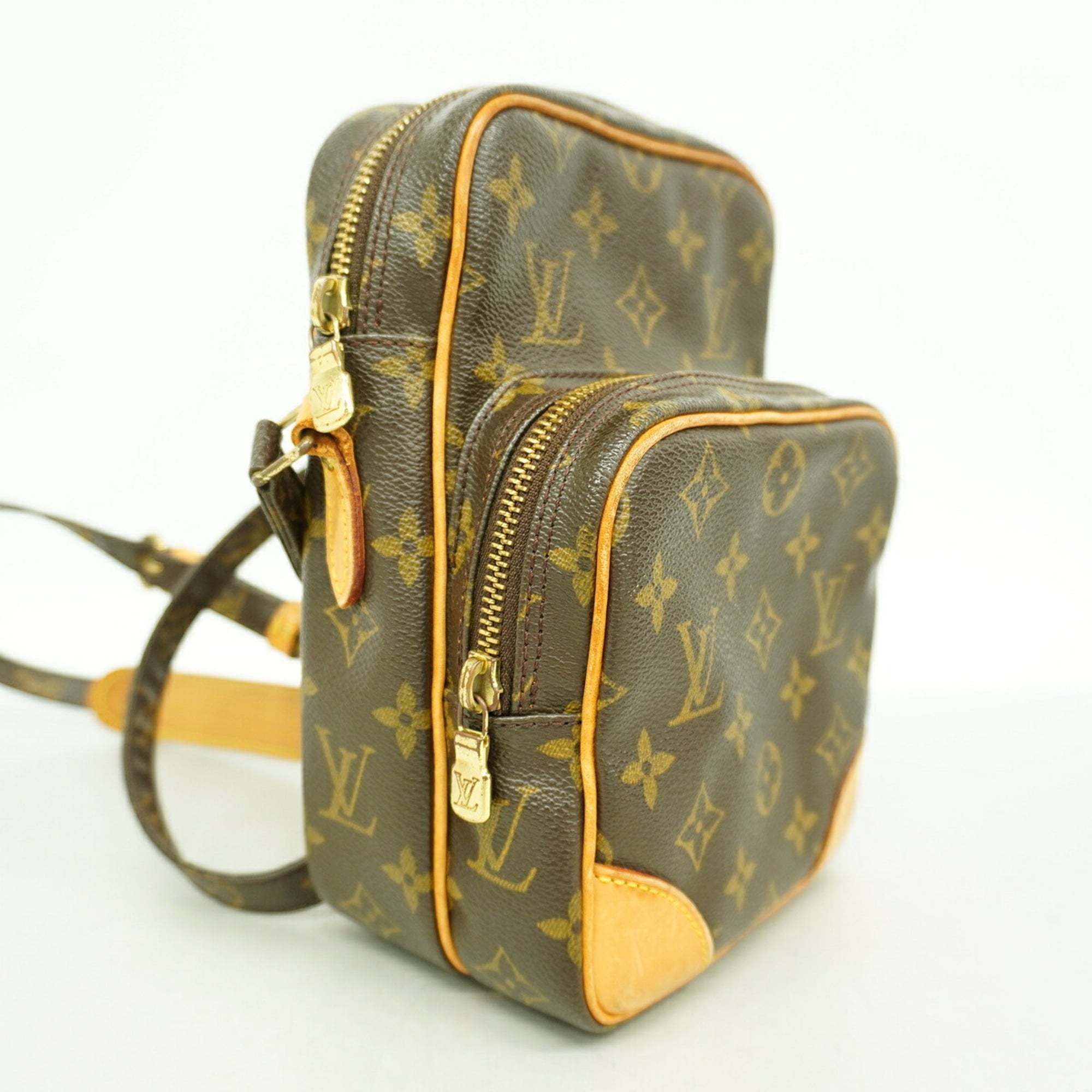 Louis Vuitton Brown Shoulder Bag (Pre-Owned)