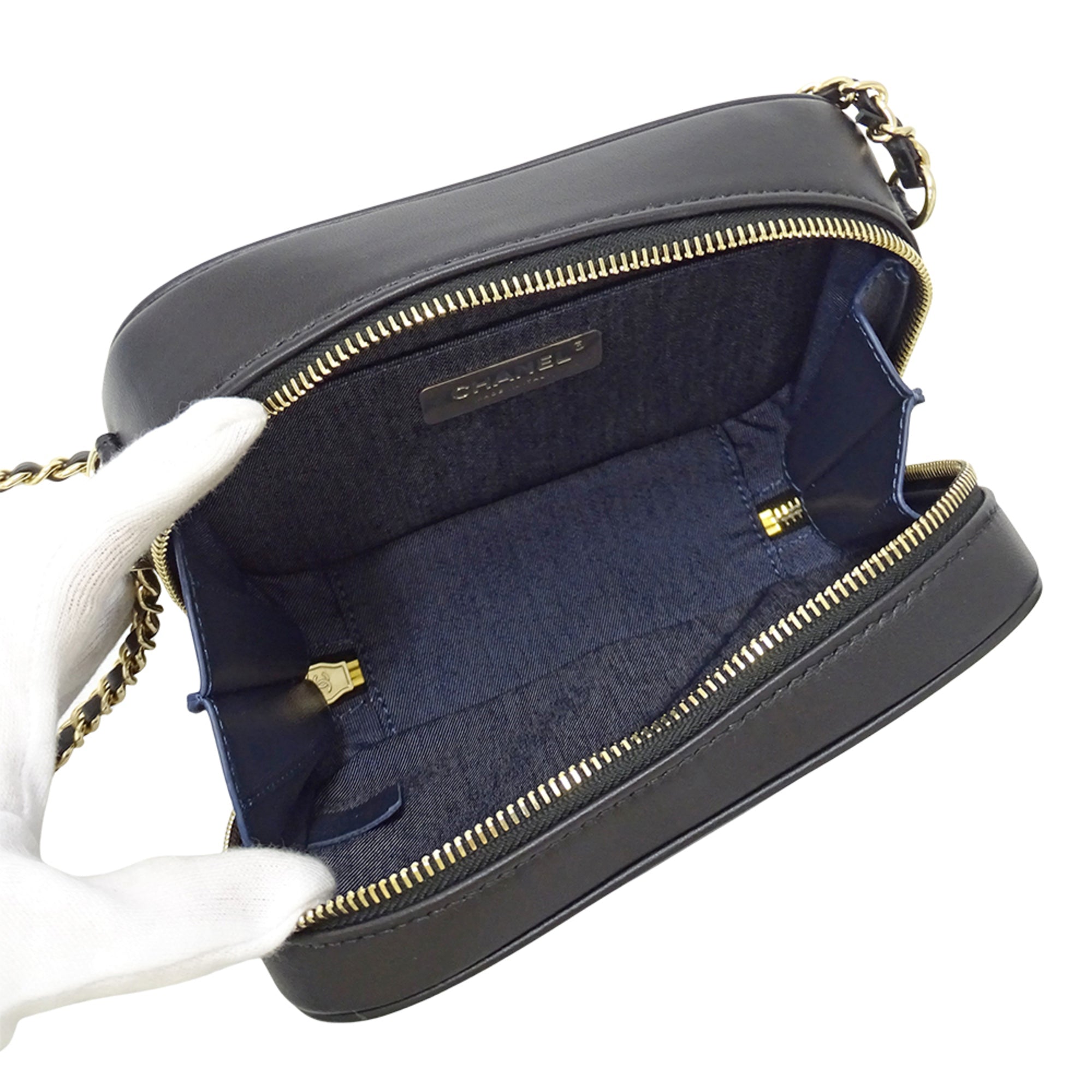 Chanel Black Leather Handbag Shoulder Bag (Pre-Owned)