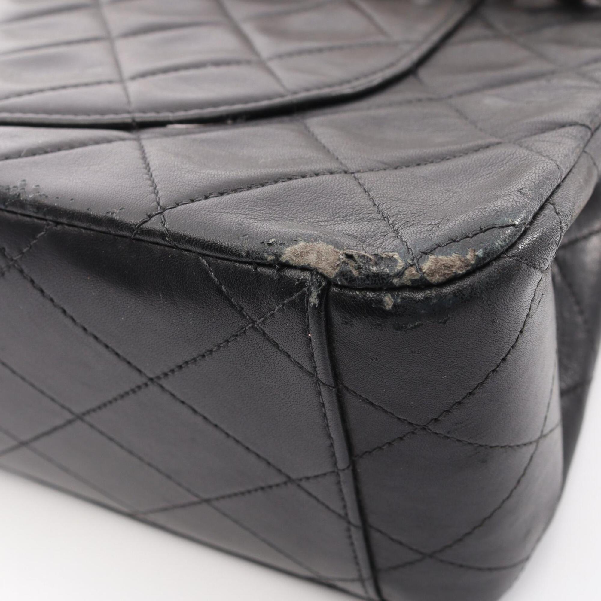 Chanel Black Leather Handbag Shoulder Bag (Pre-Owned)