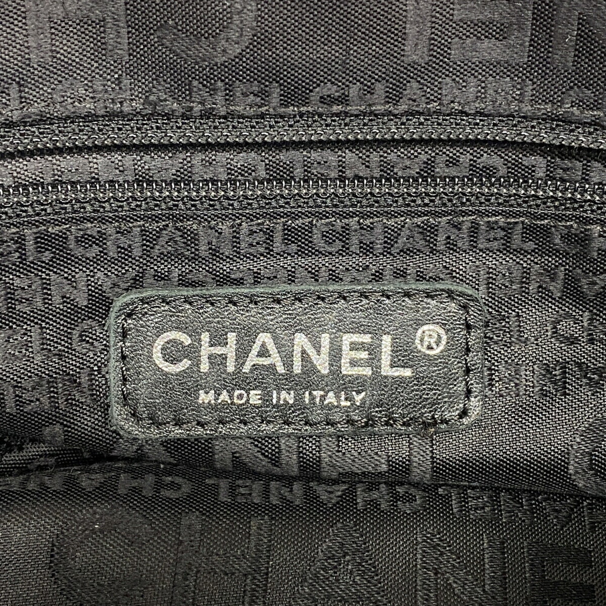 Chanel Black Leather Shoulder Bag (Pre-Owned)