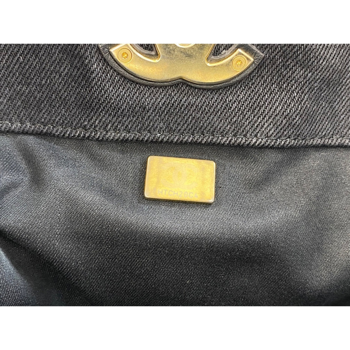 Chanel Multi-Color Handbag (Pre-Owned)