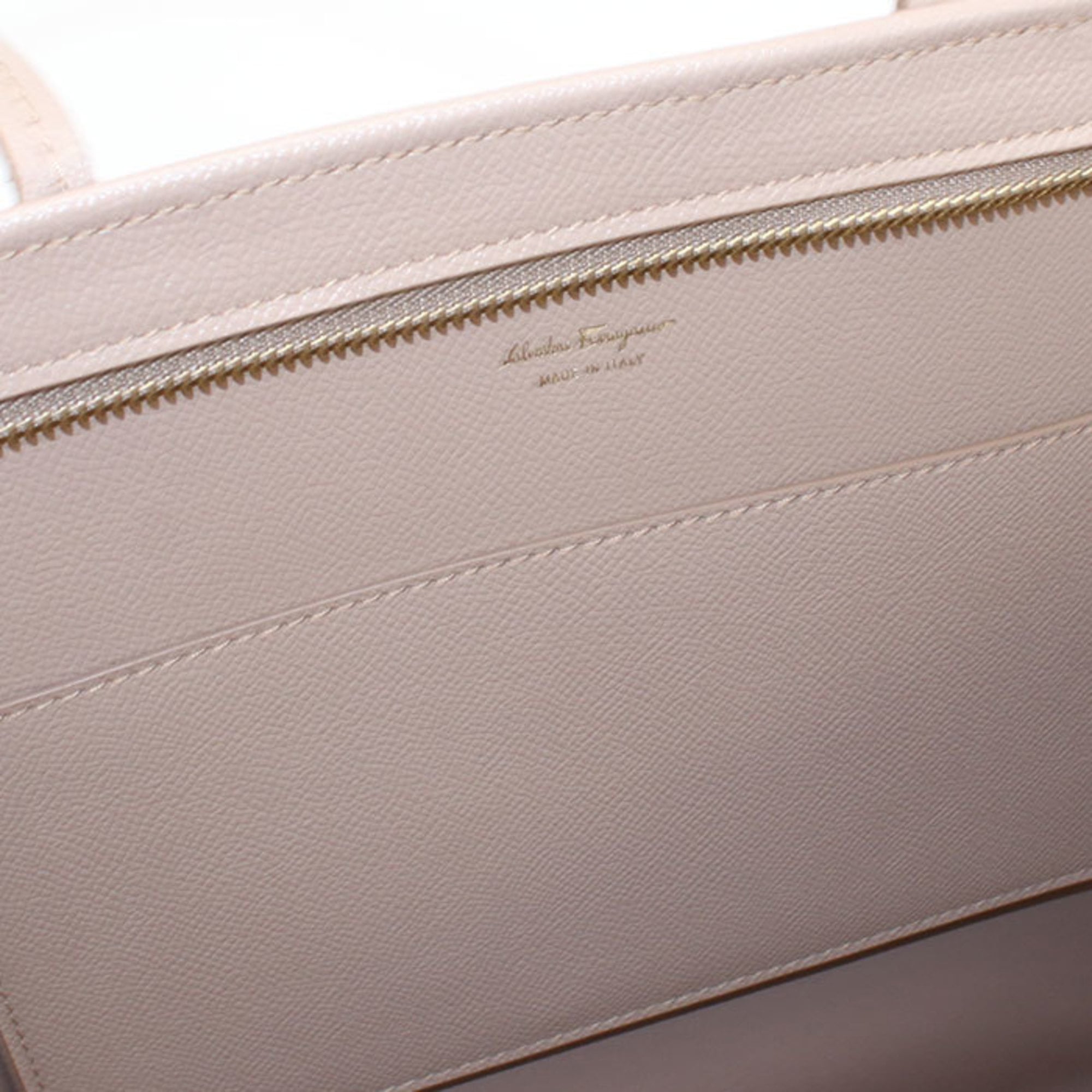 Salvatore Ferragamo Beige Leather Tote Bag (Pre-Owned)