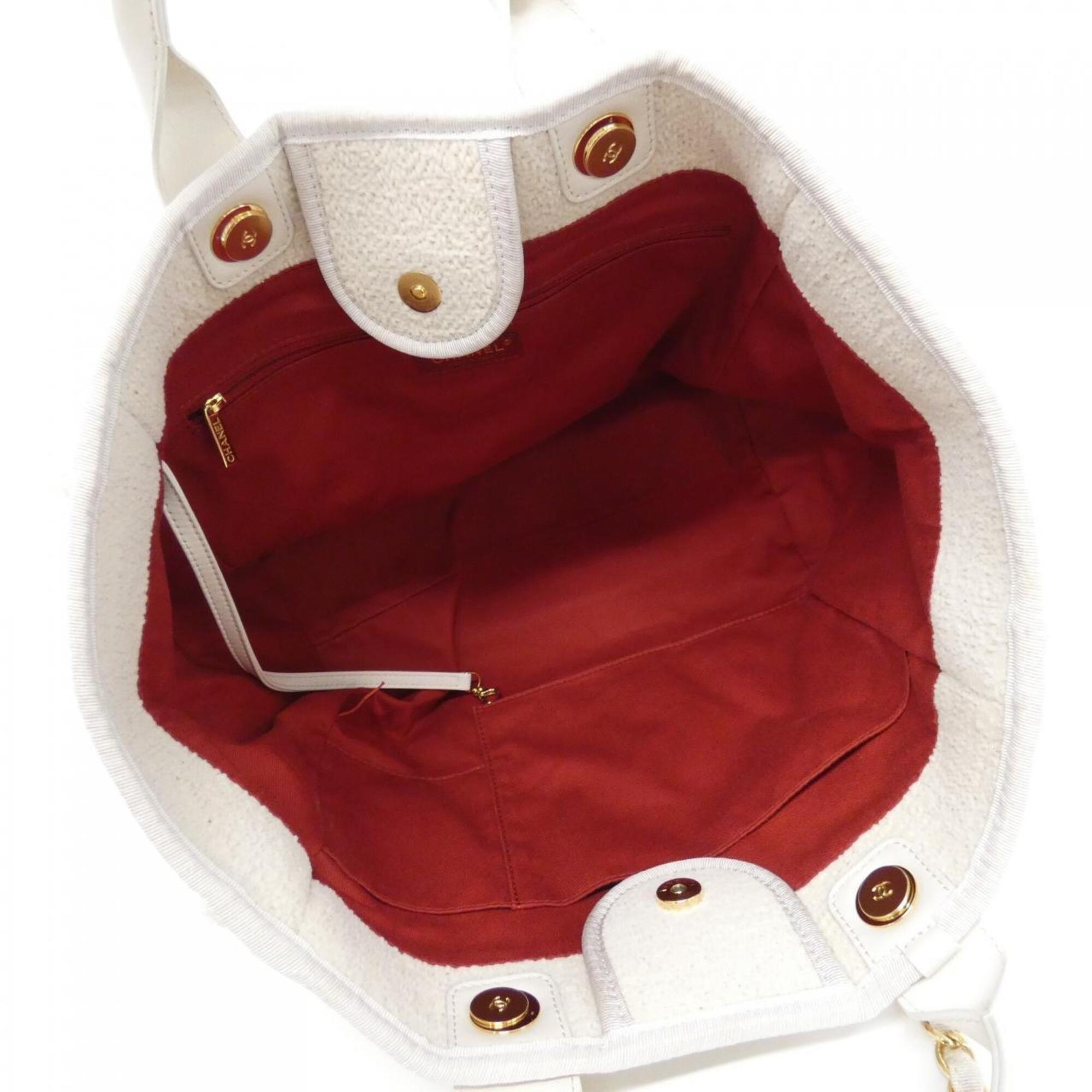 Chanel Gold White Tweed Handbag (Pre-Owned)