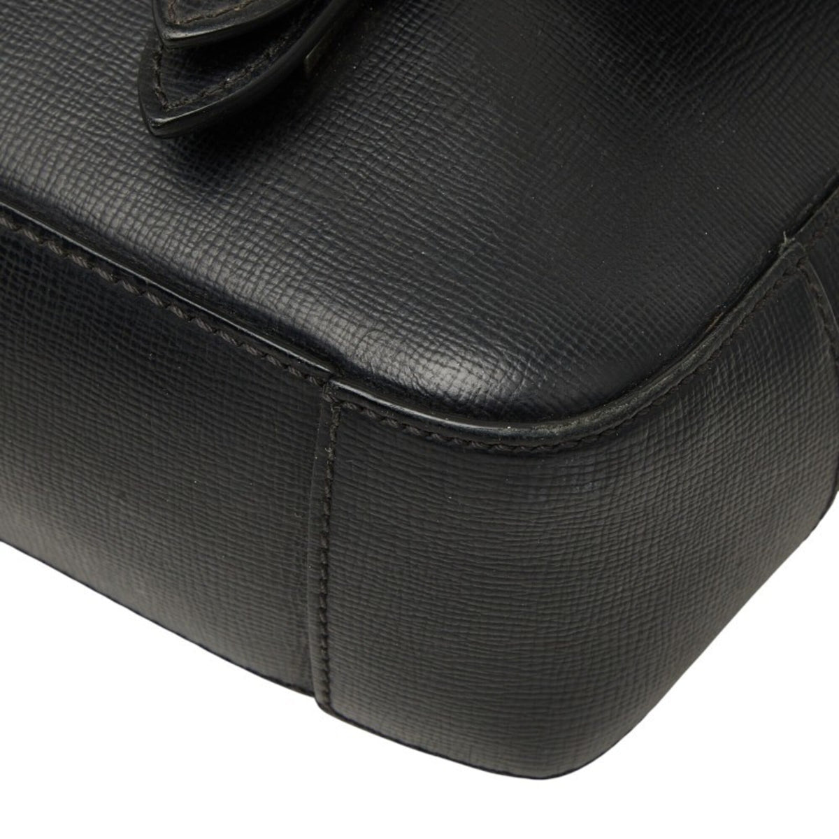Burberry Black Leather Shoulder Bag (Pre-Owned)