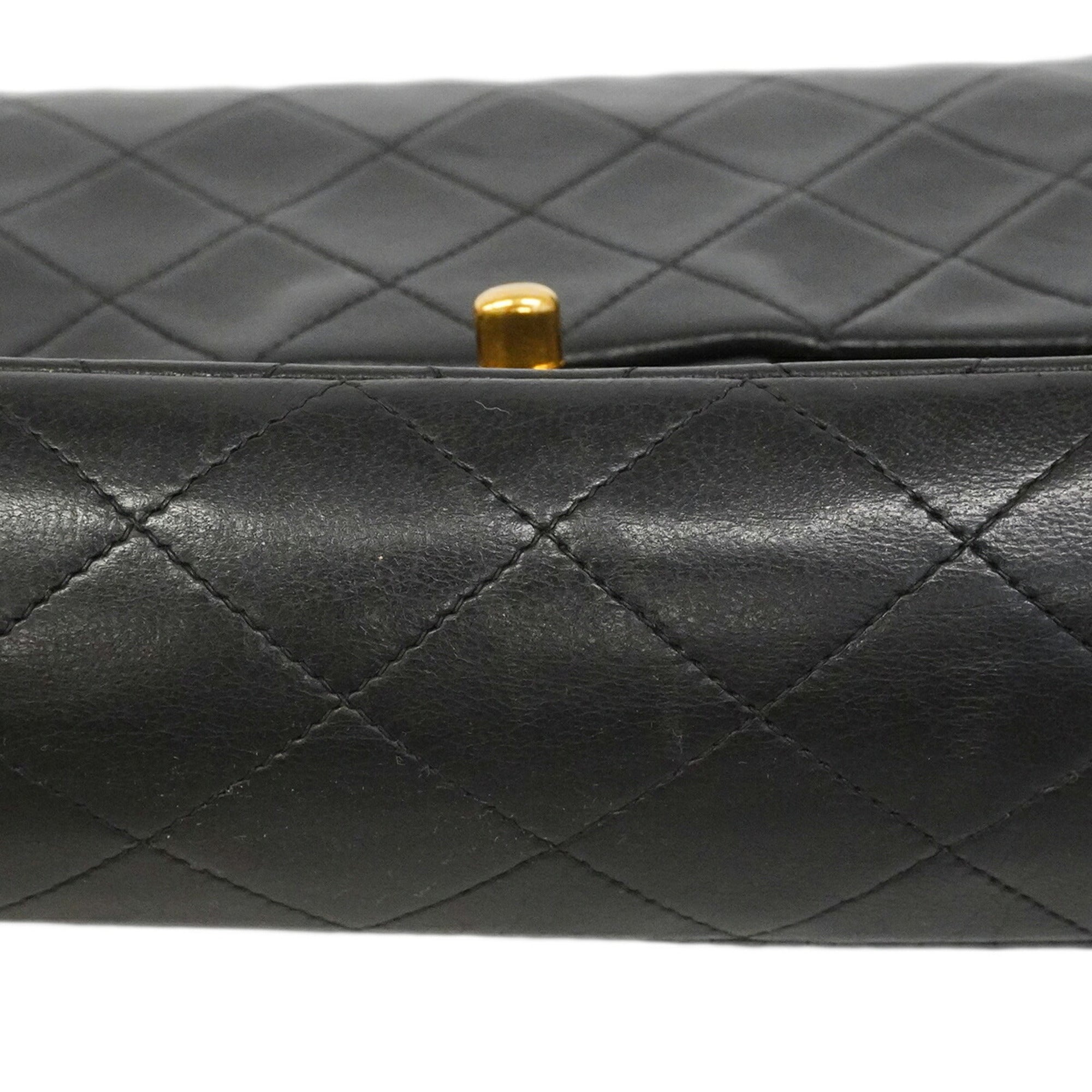 Chanel Black Leather Shoulder Bag (Pre-Owned)