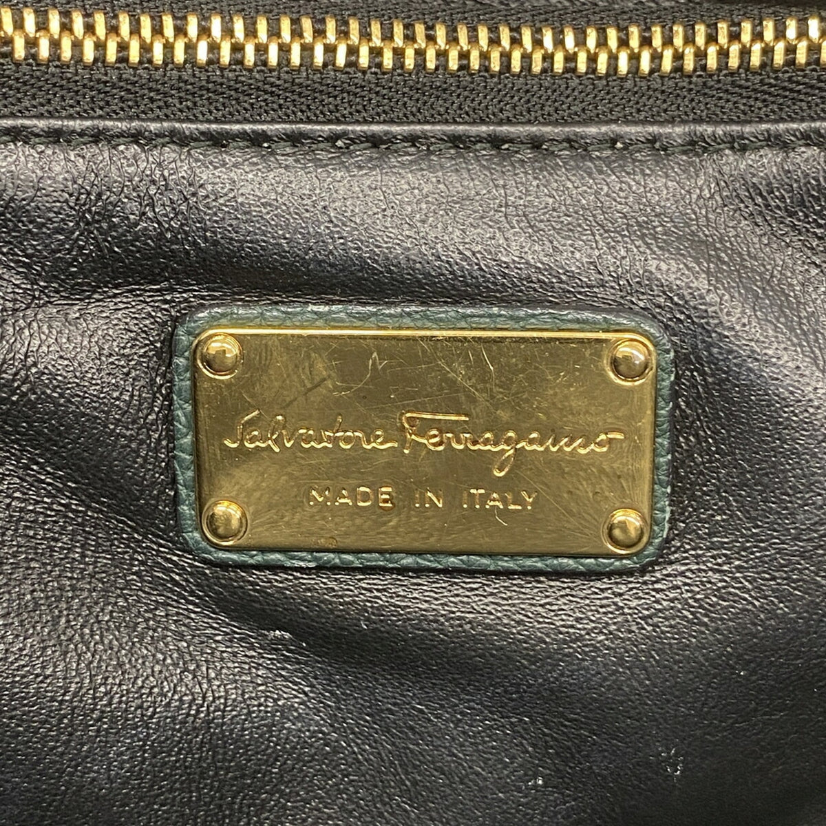 Salvatore Ferragamo Green Leather Shoulder Bag (Pre-Owned)