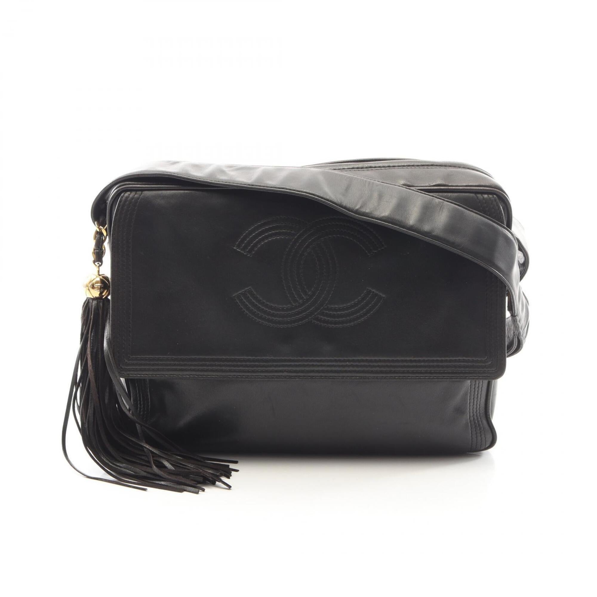 Chanel Black Leather Shoulder Bag (Pre-Owned)