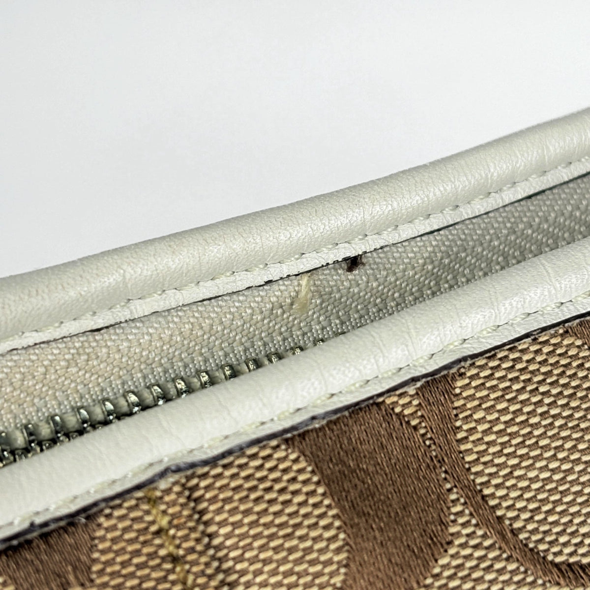 Coach Signature Beige White Signature Line Leather Shoulder Bag (Pre-Owned)