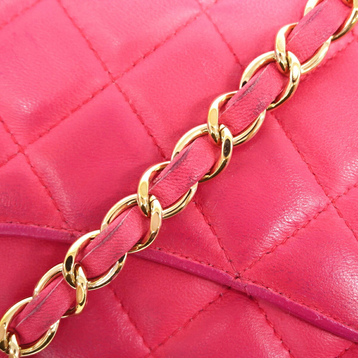 Chanel Pink Leather Shoulder Bag (Pre-Owned)