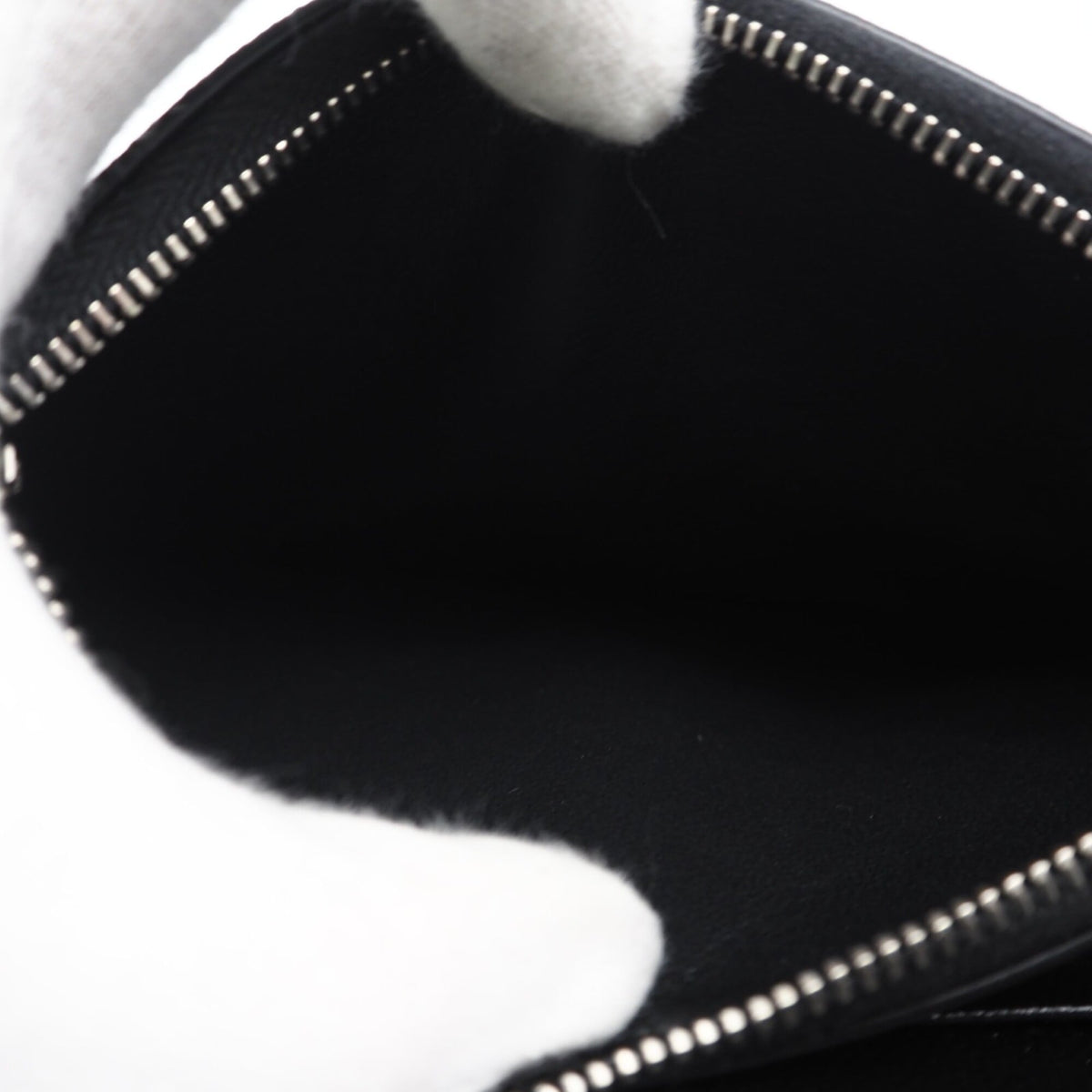 Yves Saint Laurent Black Leather Shoulder Bag (Pre-Owned)