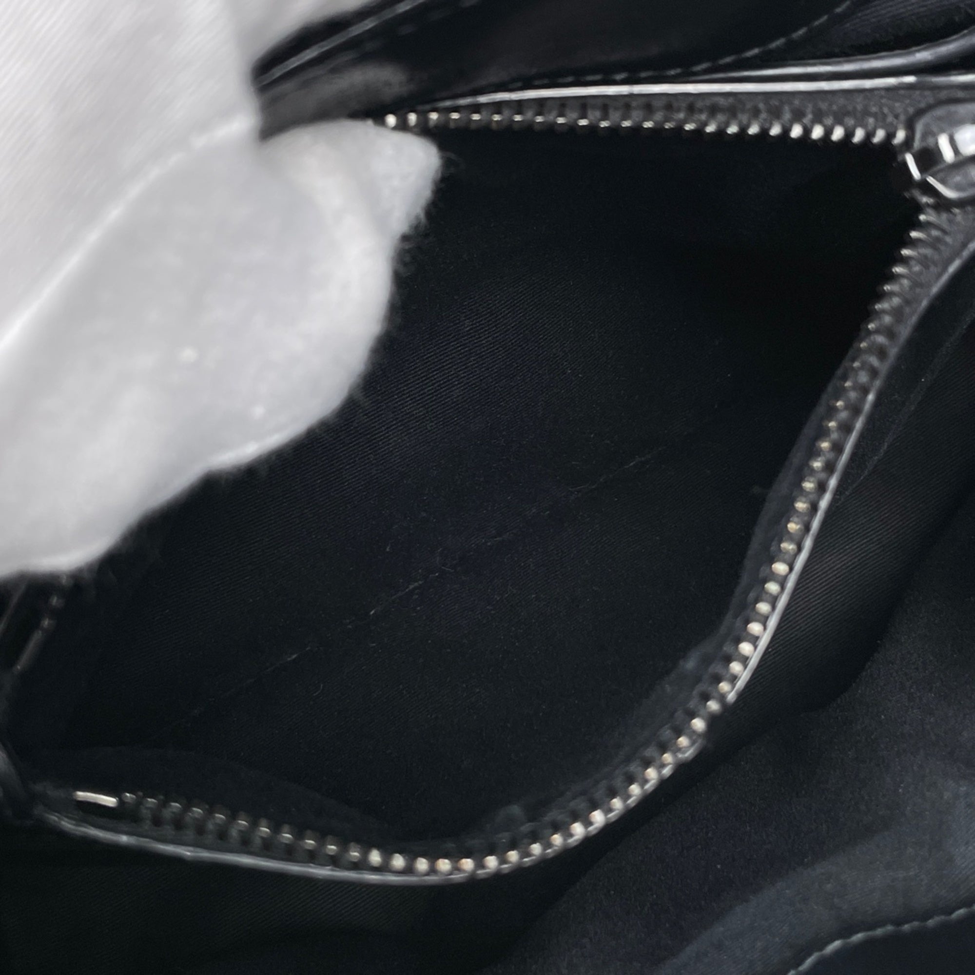 Saint Laurent Black Leather Shoulder Bag (Pre-Owned)