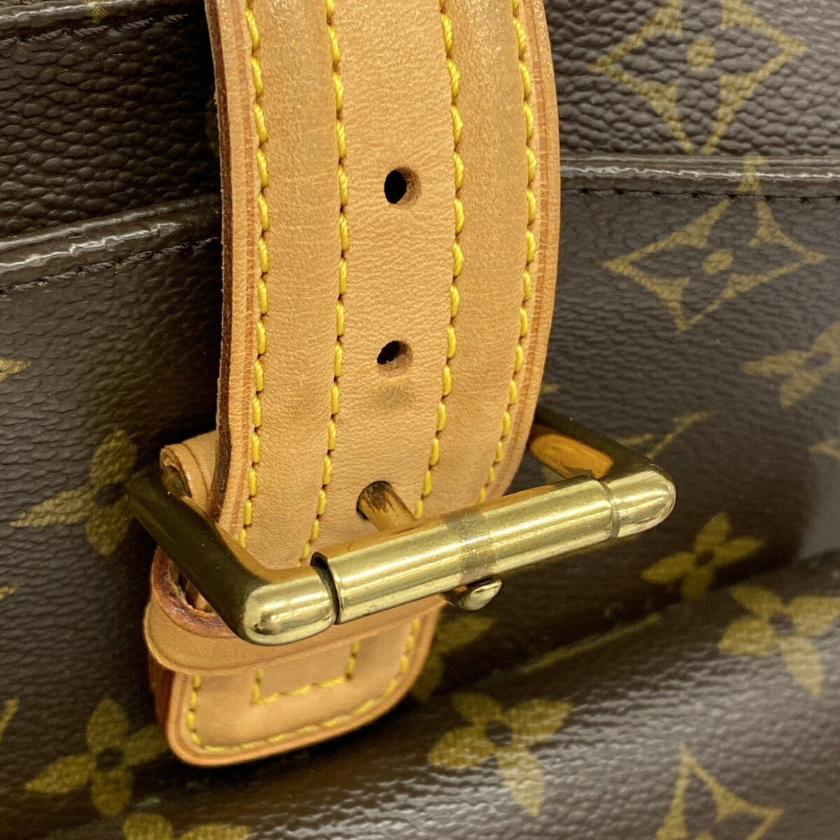 Louis Vuitton Brown Shoulder Bag (Pre-Owned)
