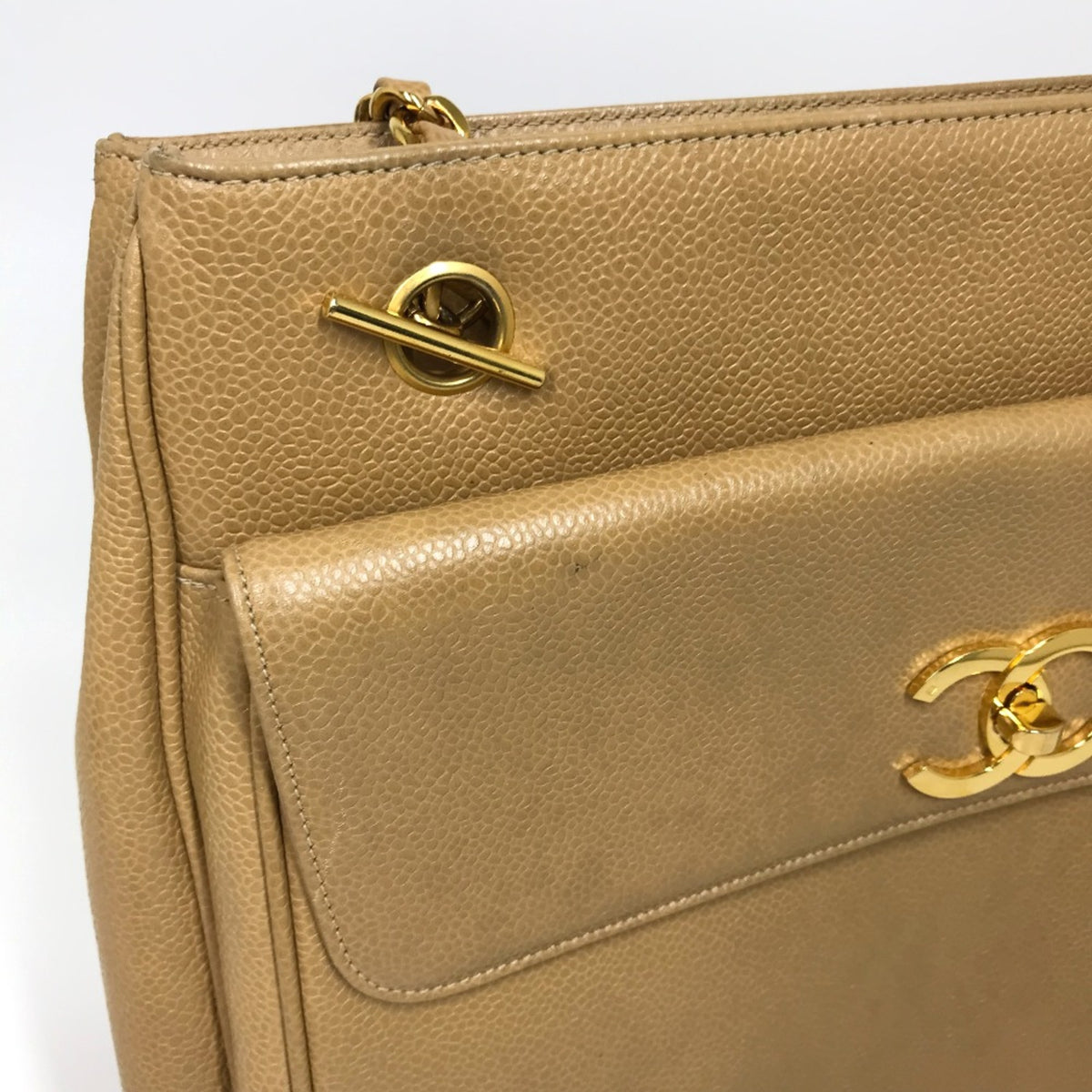 Chanel Beige Leather Shoulder Bag (Pre-Owned)