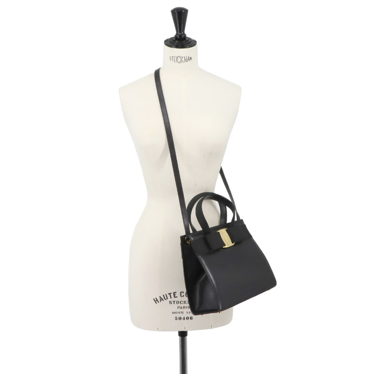 Salvatore Ferragamo Vara Black Leather Handbag Shoulder Bag (Pre-Owned)