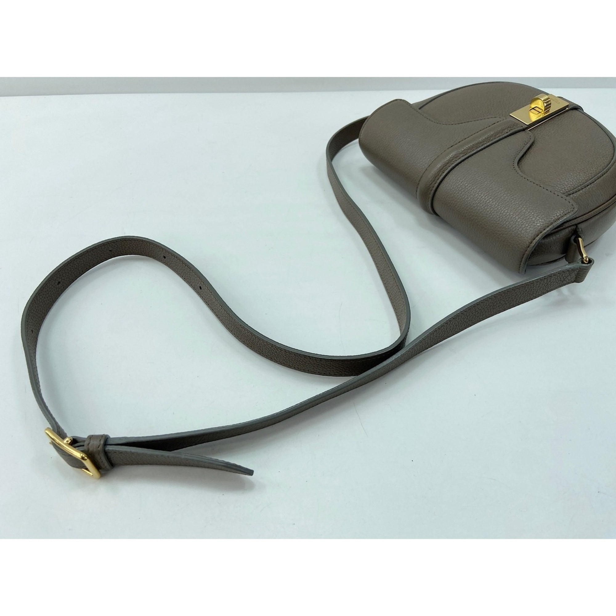 Celine Beige Shoulder Bag (Pre-Owned)