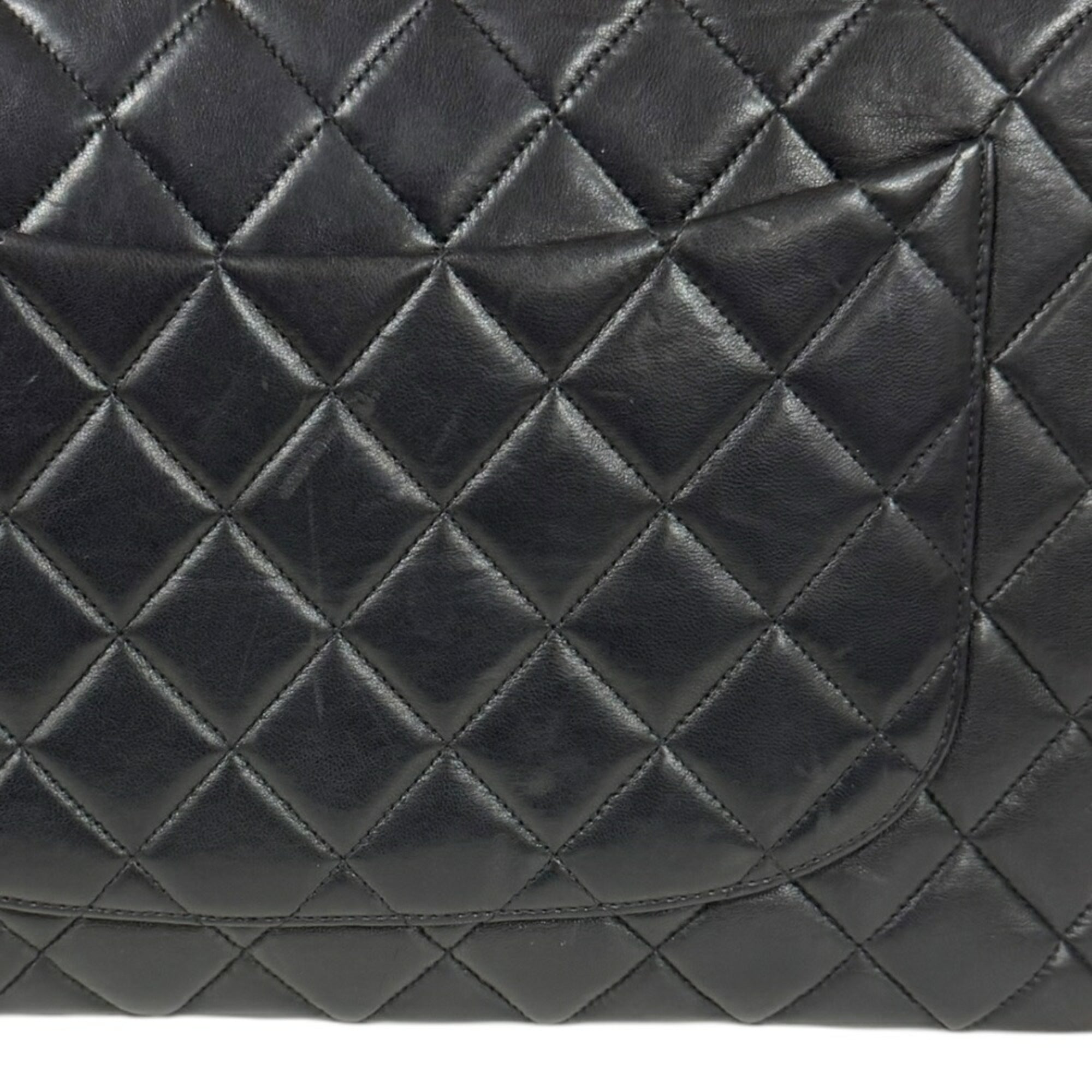 Chanel Black Leather Shoulder Bag (Pre-Owned)