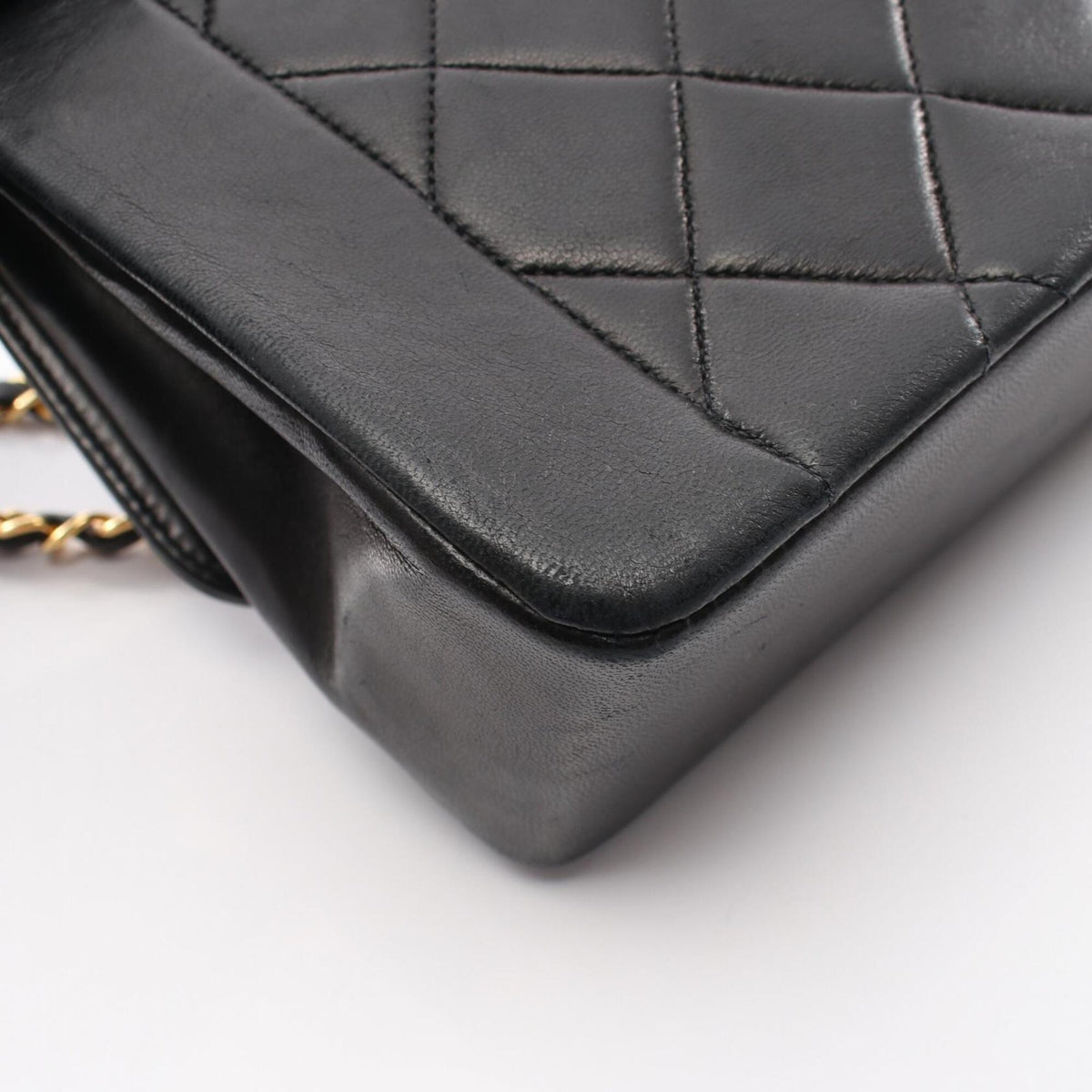 Chanel Black Leather Handbag Shoulder Bag (Pre-Owned)