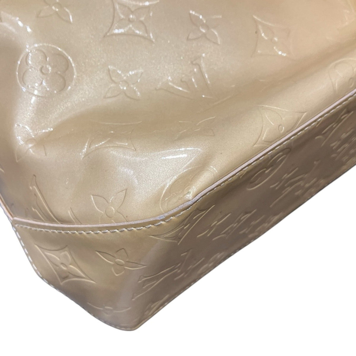Louis Vuitton Beige Patent Leather Handbag (Pre-Owned)