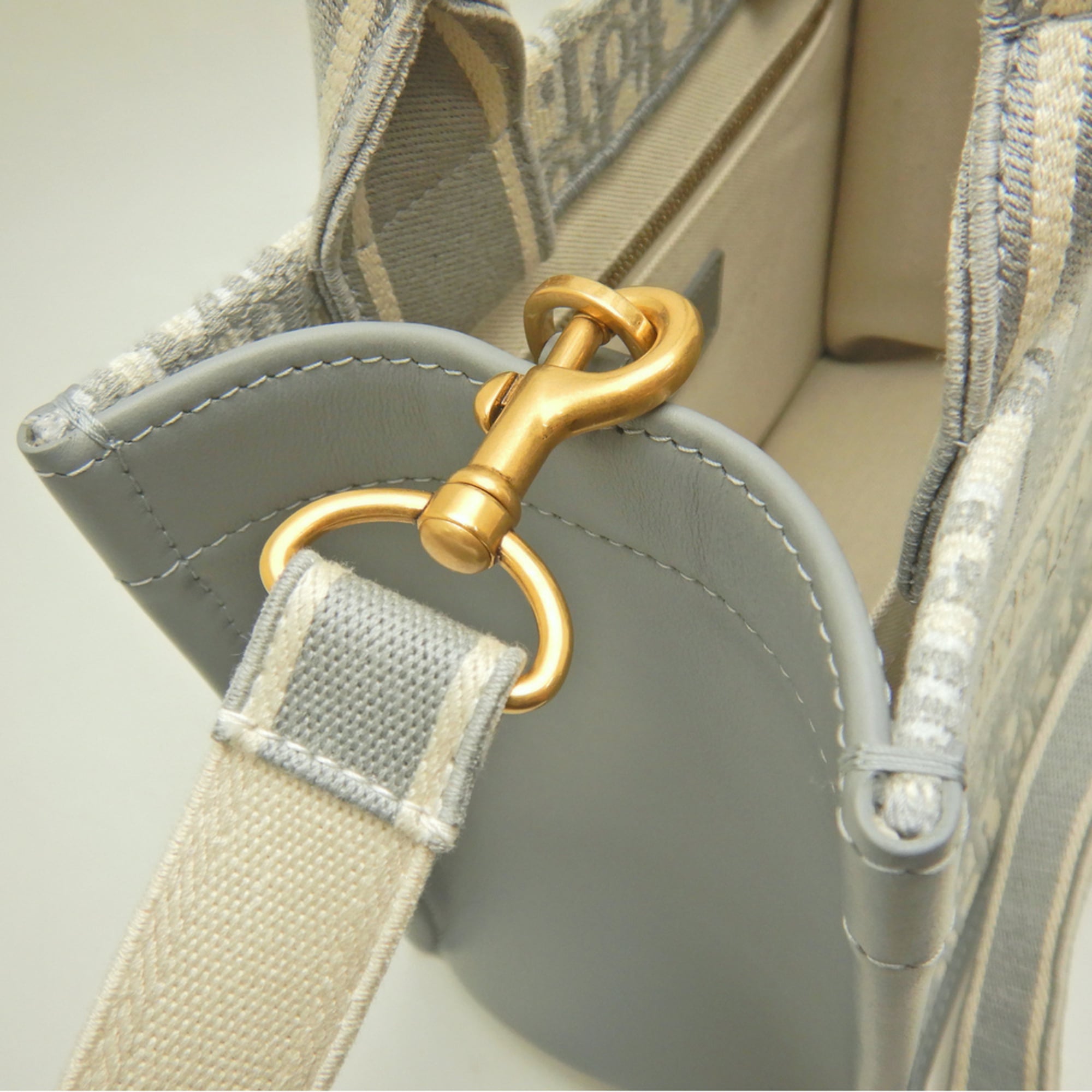 Christian Dior Gray Leather Tote Bag (Pre-Owned)