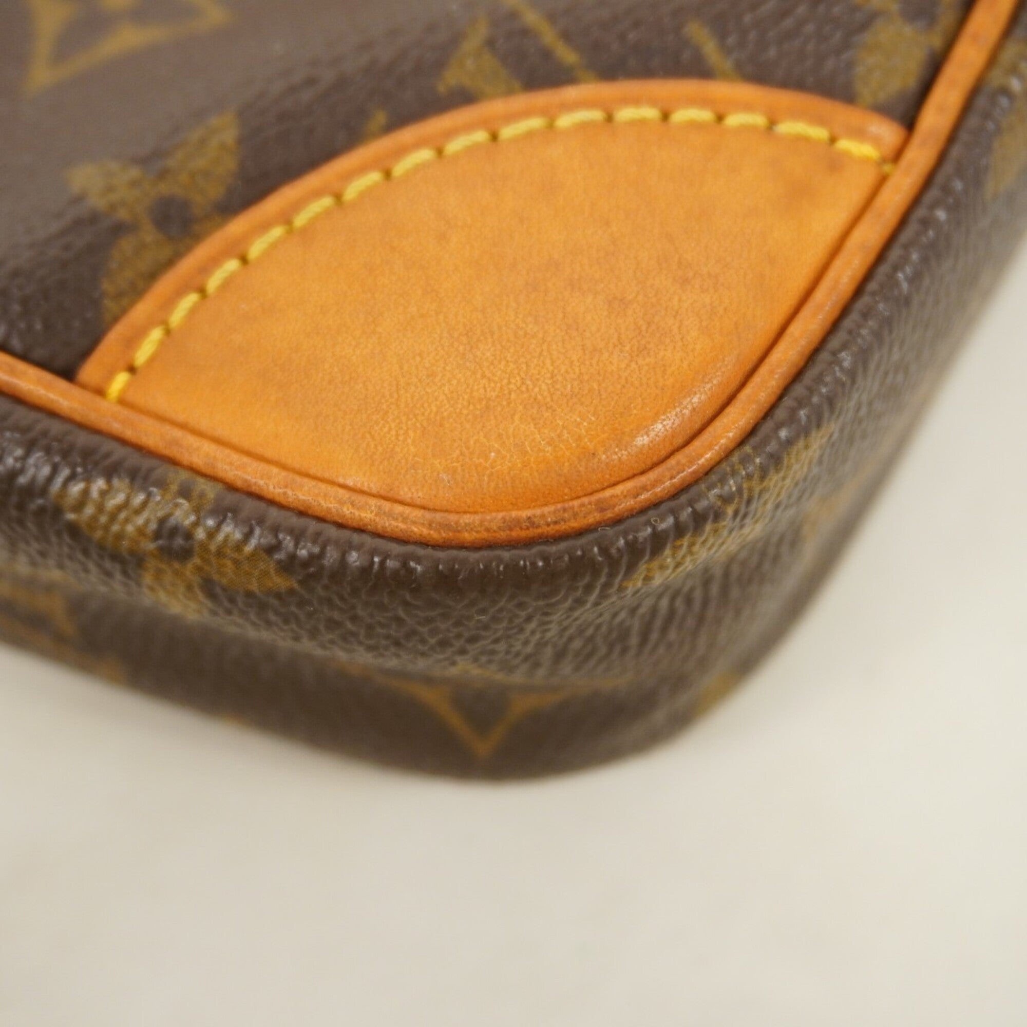 Louis Vuitton Brown Shoulder Bag (Pre-Owned)