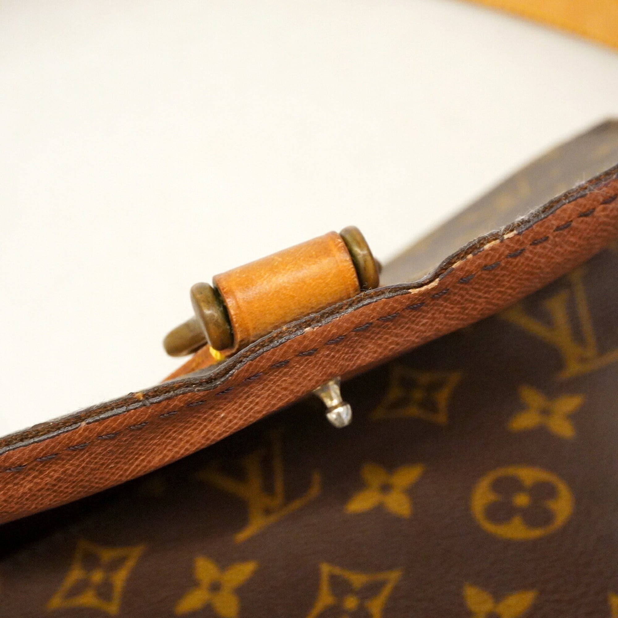 Louis Vuitton Brown Shoulder Bag (Pre-Owned)