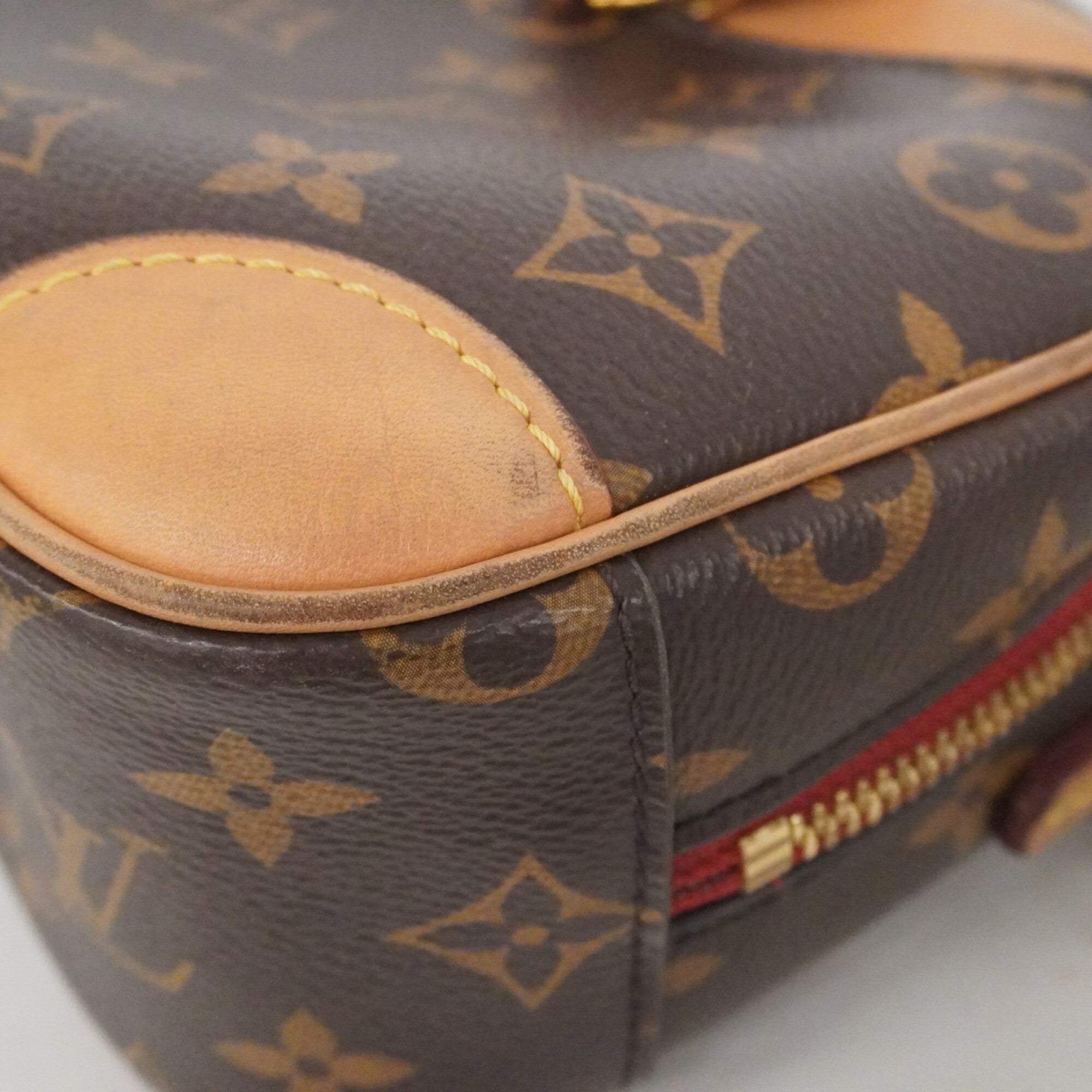 Louis Vuitton Brown Shoulder Bag (Pre-Owned)