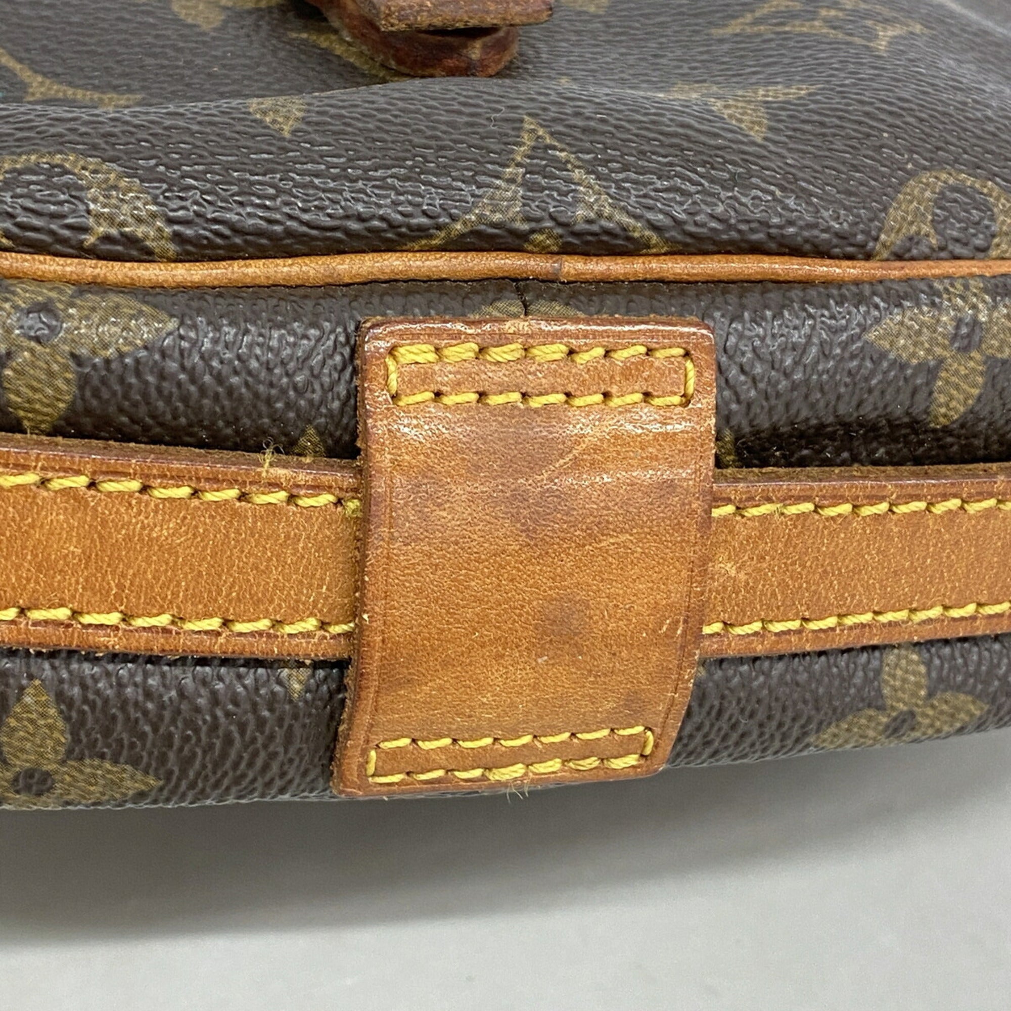 Louis Vuitton Brown Shoulder Bag (Pre-Owned)