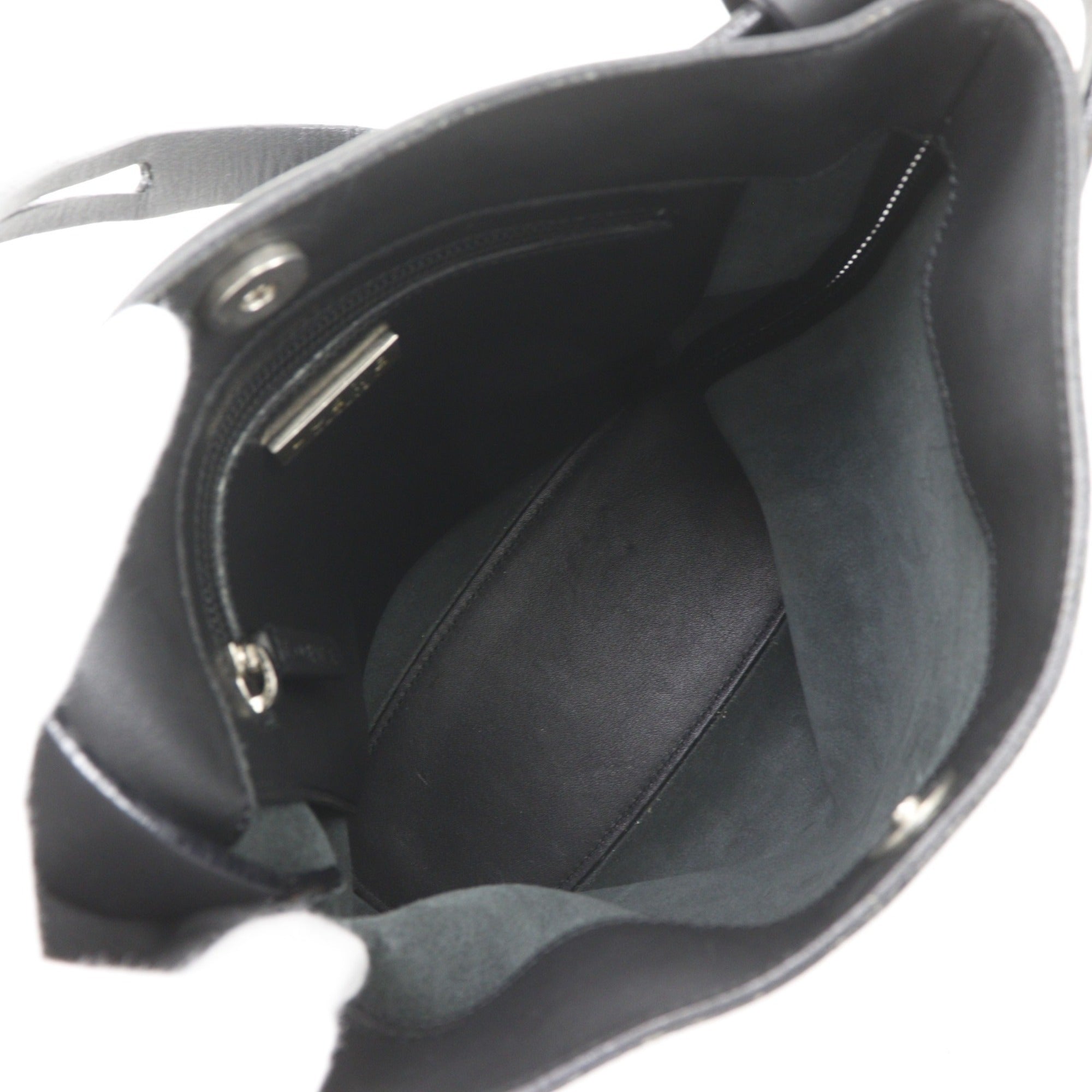 Loewe Black Leather Shoulder Bag (Pre-Owned)