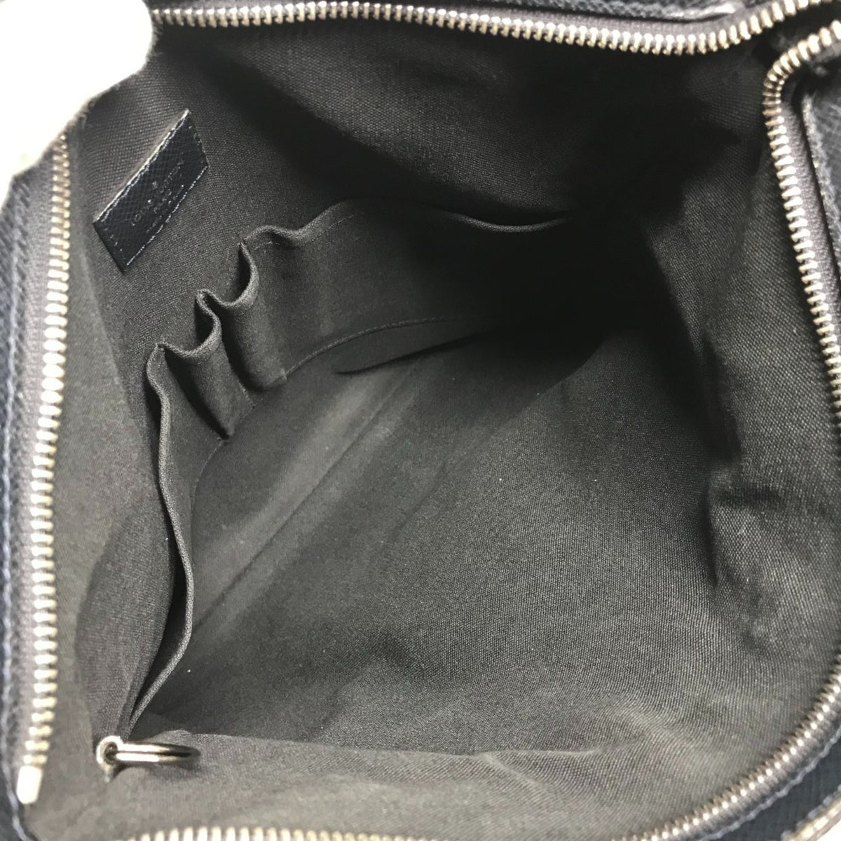 Louis Vuitton Boreal Navy Taiga Leather Leather Pochette Shoulder Bag (Pre-Owned)