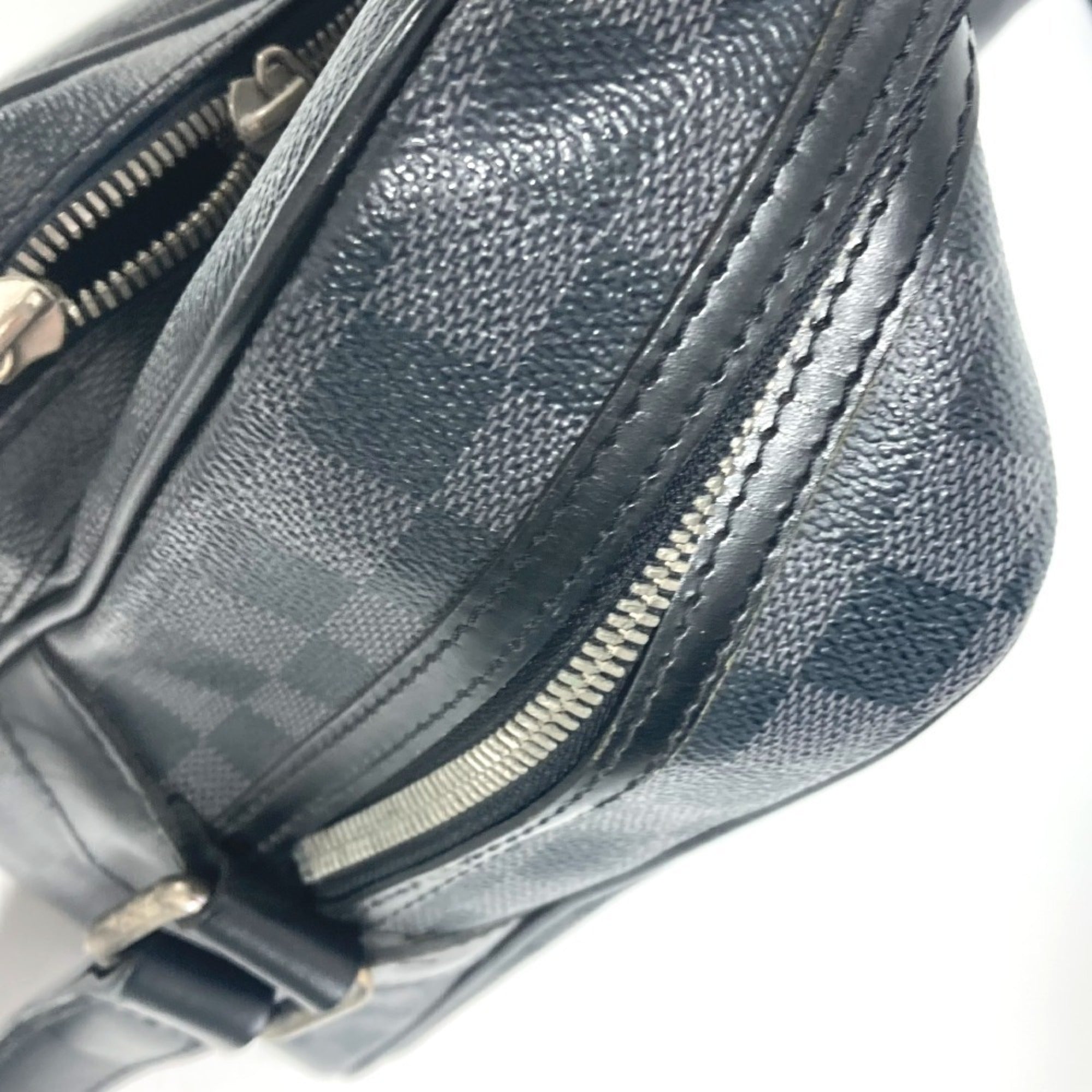 Louis Vuitton Damier Graphite Black Damier Graphite Shoulder Bag (Pre-Owned)