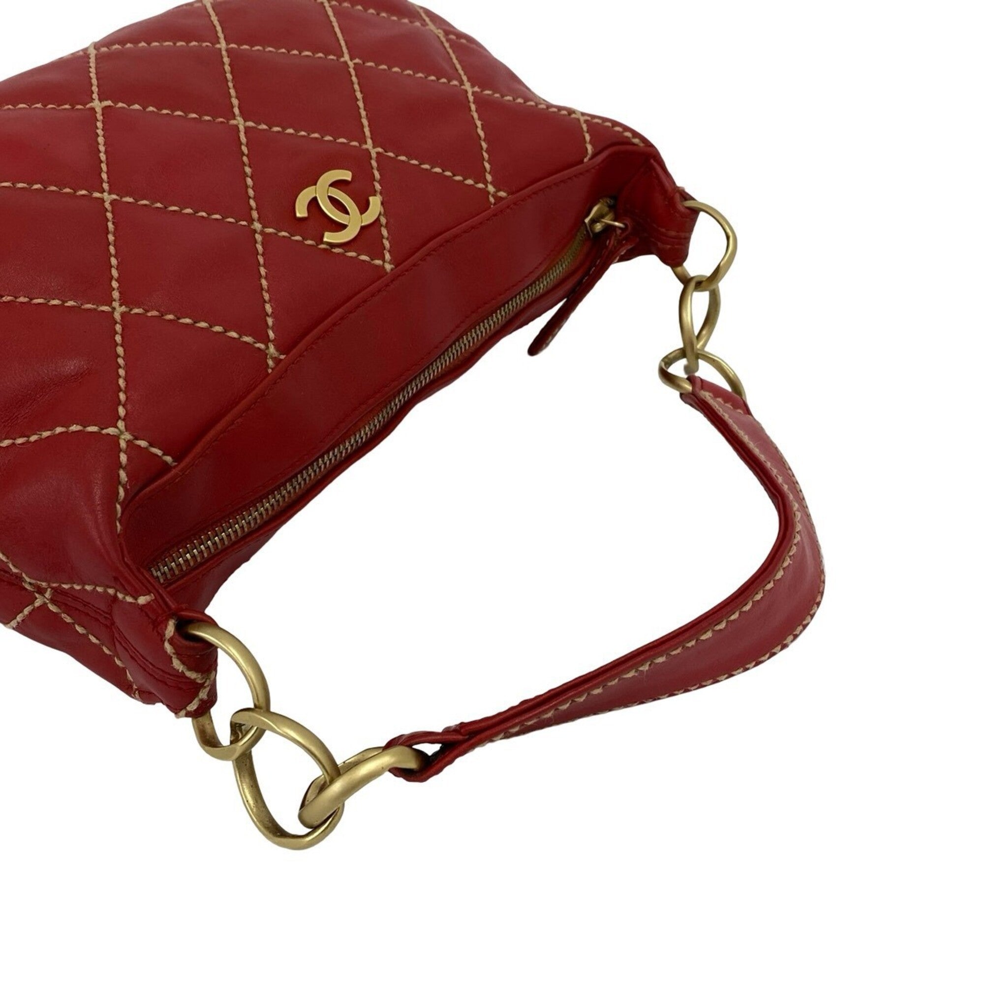 Chanel Red Color Leather Handbag (Pre-Owned)