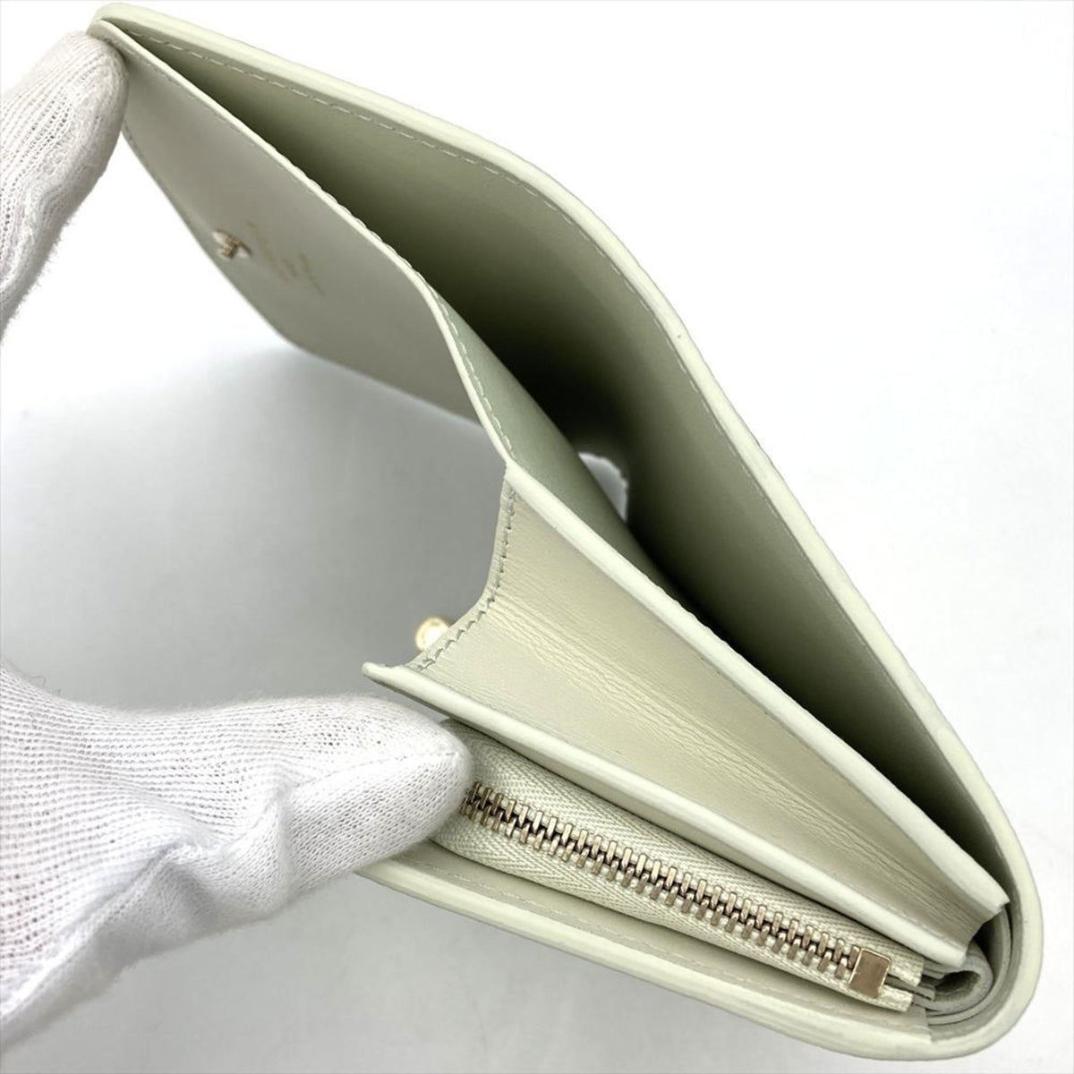 Louis Vuitton Mahina Mahina Leather Wallet (Bi-Fold) (Pre-Owned)