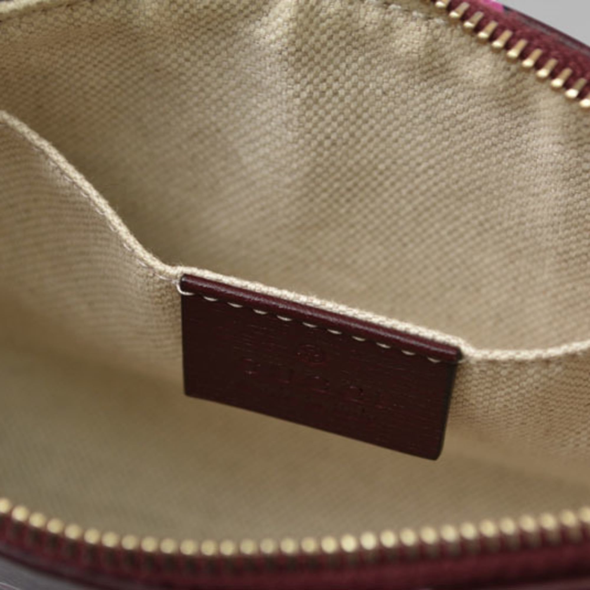 Gucci Bordeaux Pink Leather Pouch (Pre-Owned)