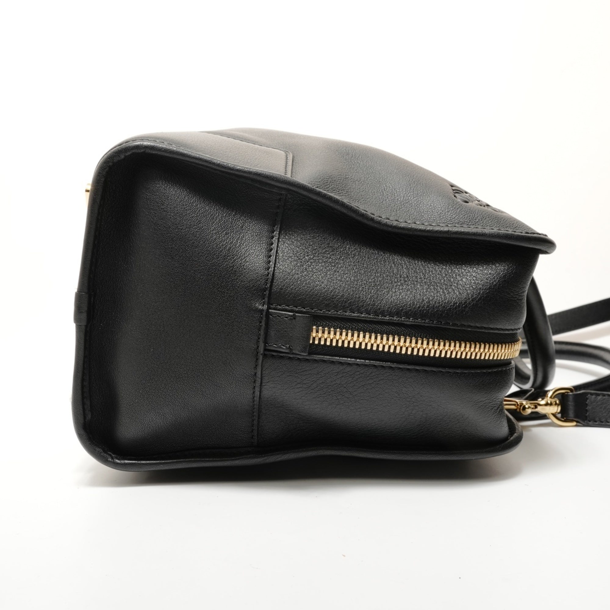 Loewe Black Handbag (Pre-Owned)