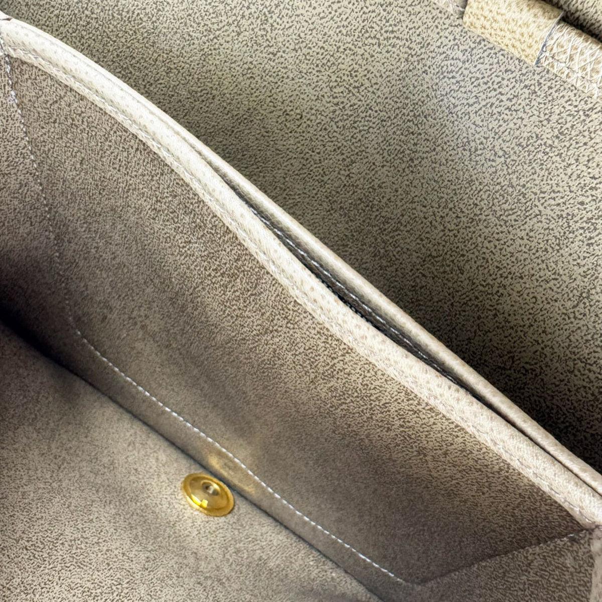 Christian Dior Beige Leather Shoulder Bag (Pre-Owned)